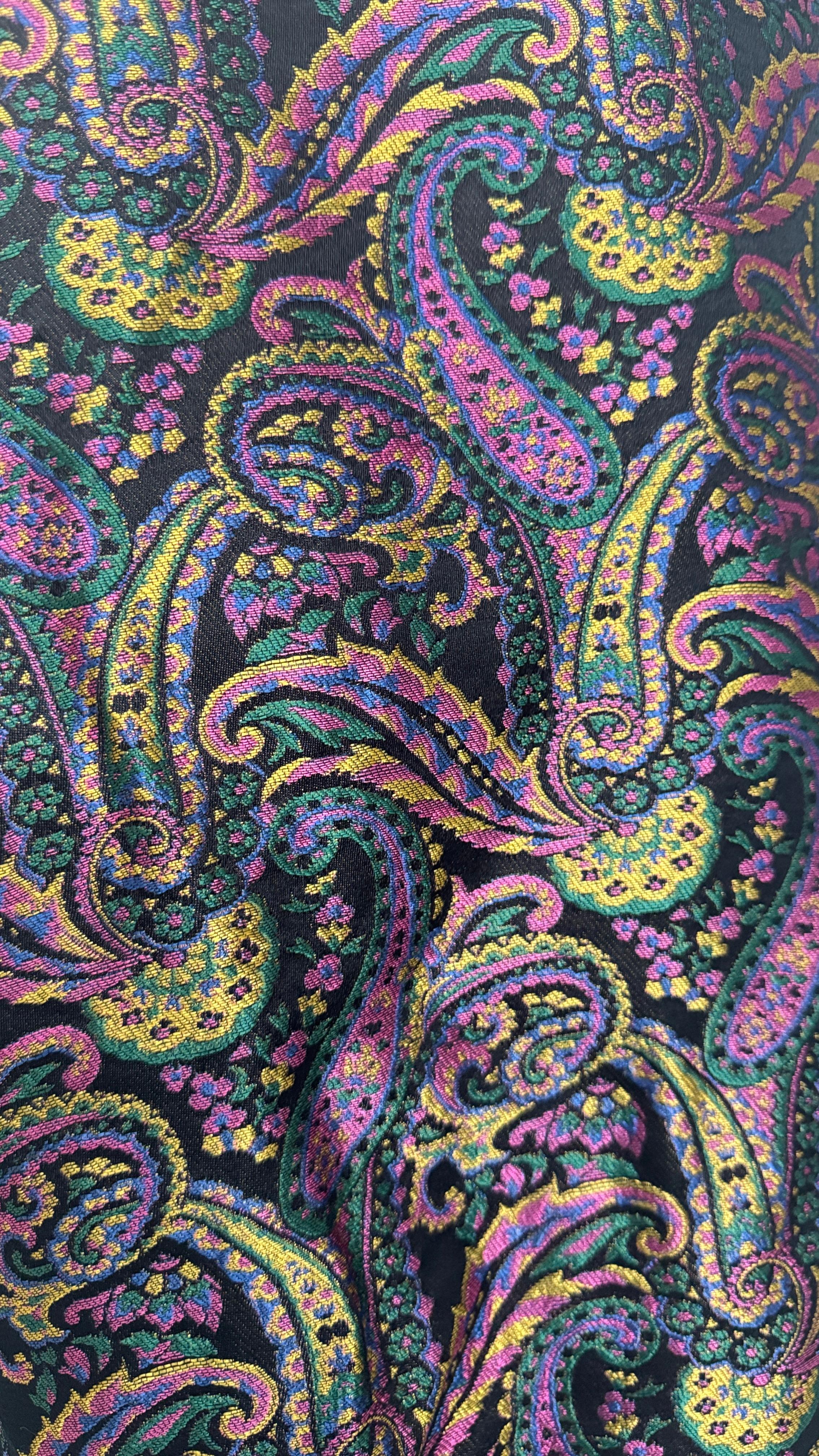 Vintage Paisley Jacquard Jacket with Heart-Shaped Jewel Detail For Sale 3