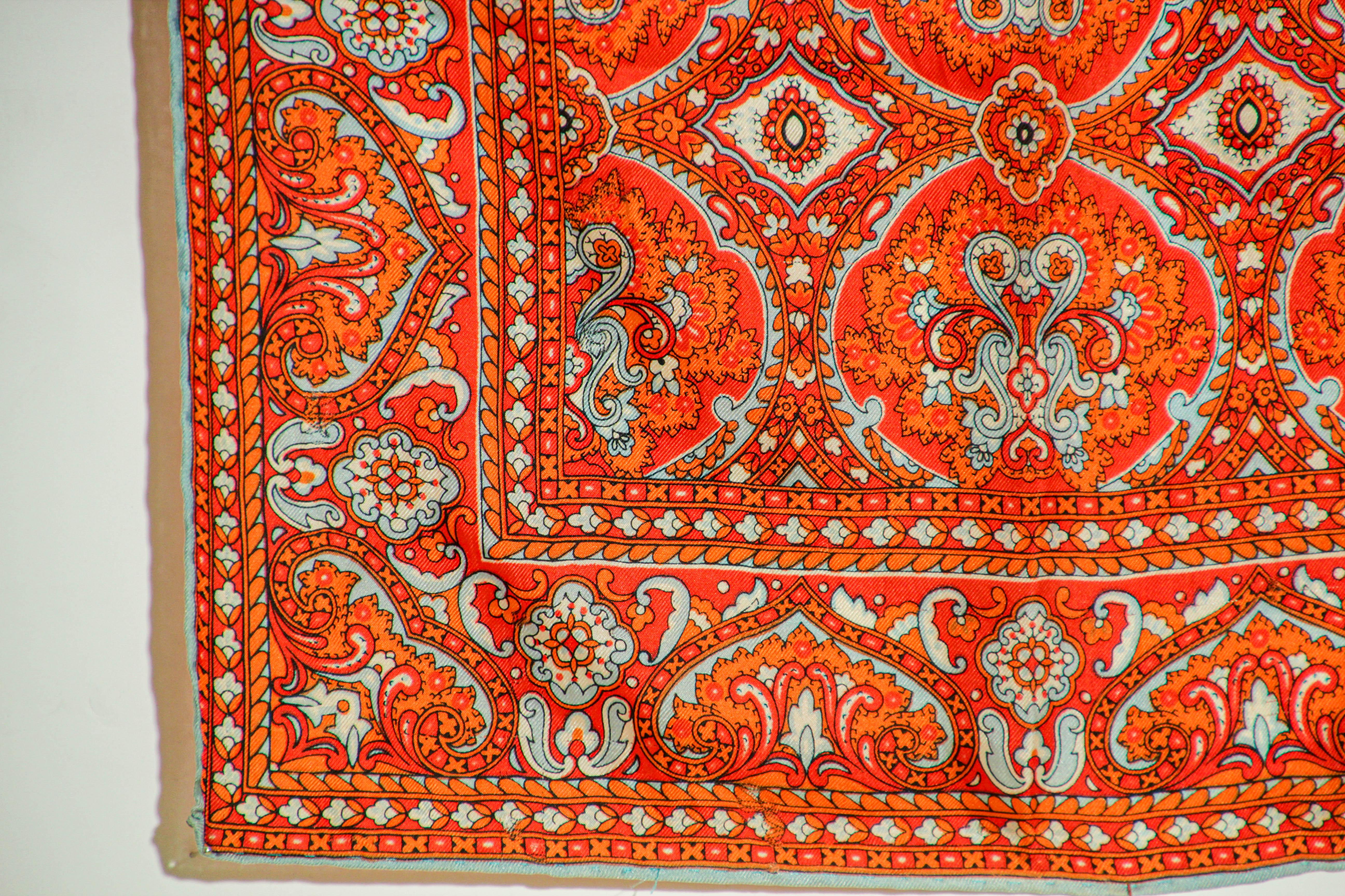 Pañuelo oblongo vintage de seda con estampado de cachemira en tonos naranjas en venta 14