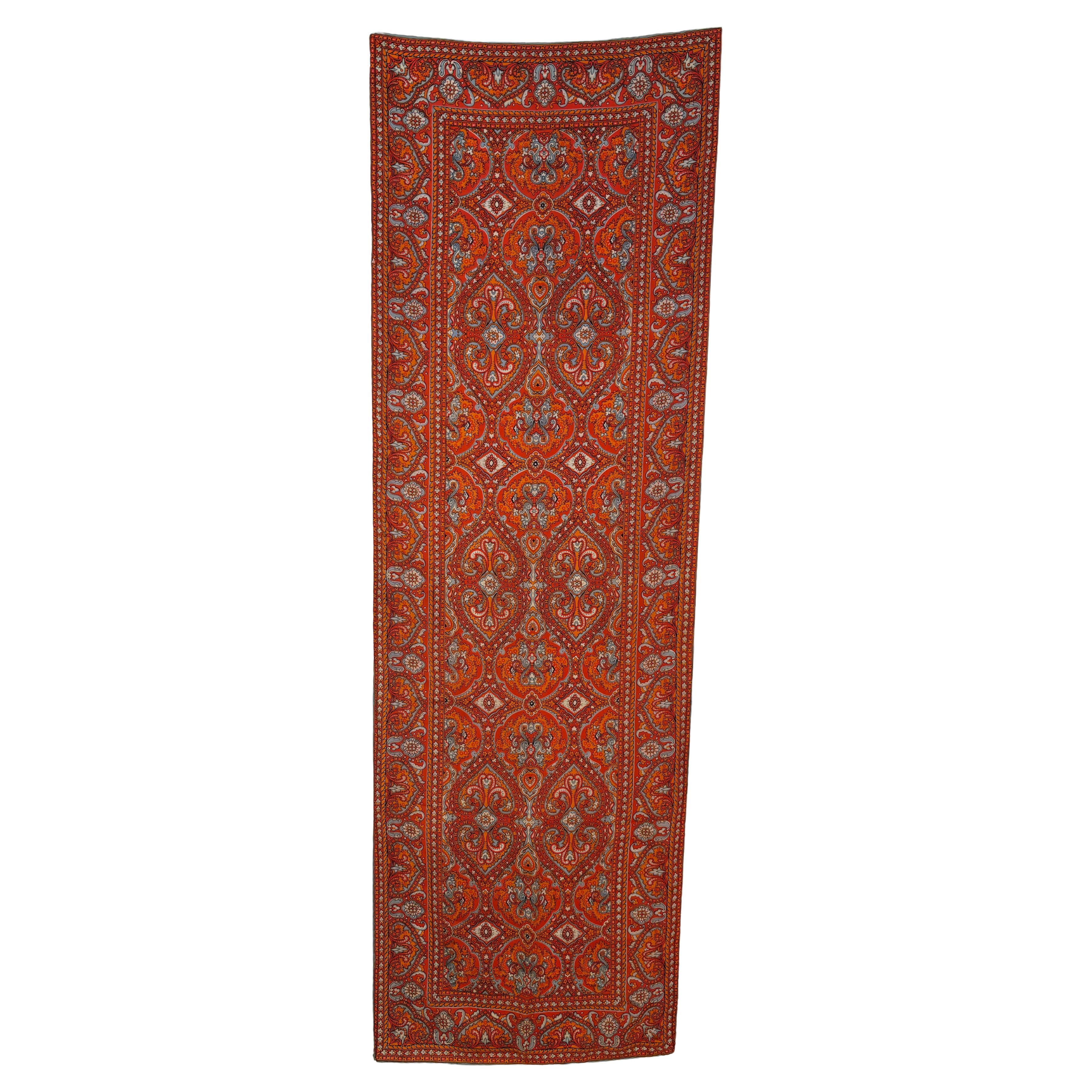 Pañuelo oblongo vintage de seda paisley en tonos ámbar anaranjado.
Paisley bufanda de seda oblonga hermosa bufanda es larga y parece apenas usada. 
Funciona perfectamente como turbante o pañuelo para el cuello.
Medidas :Ancho 14 pulgadas Largo 43