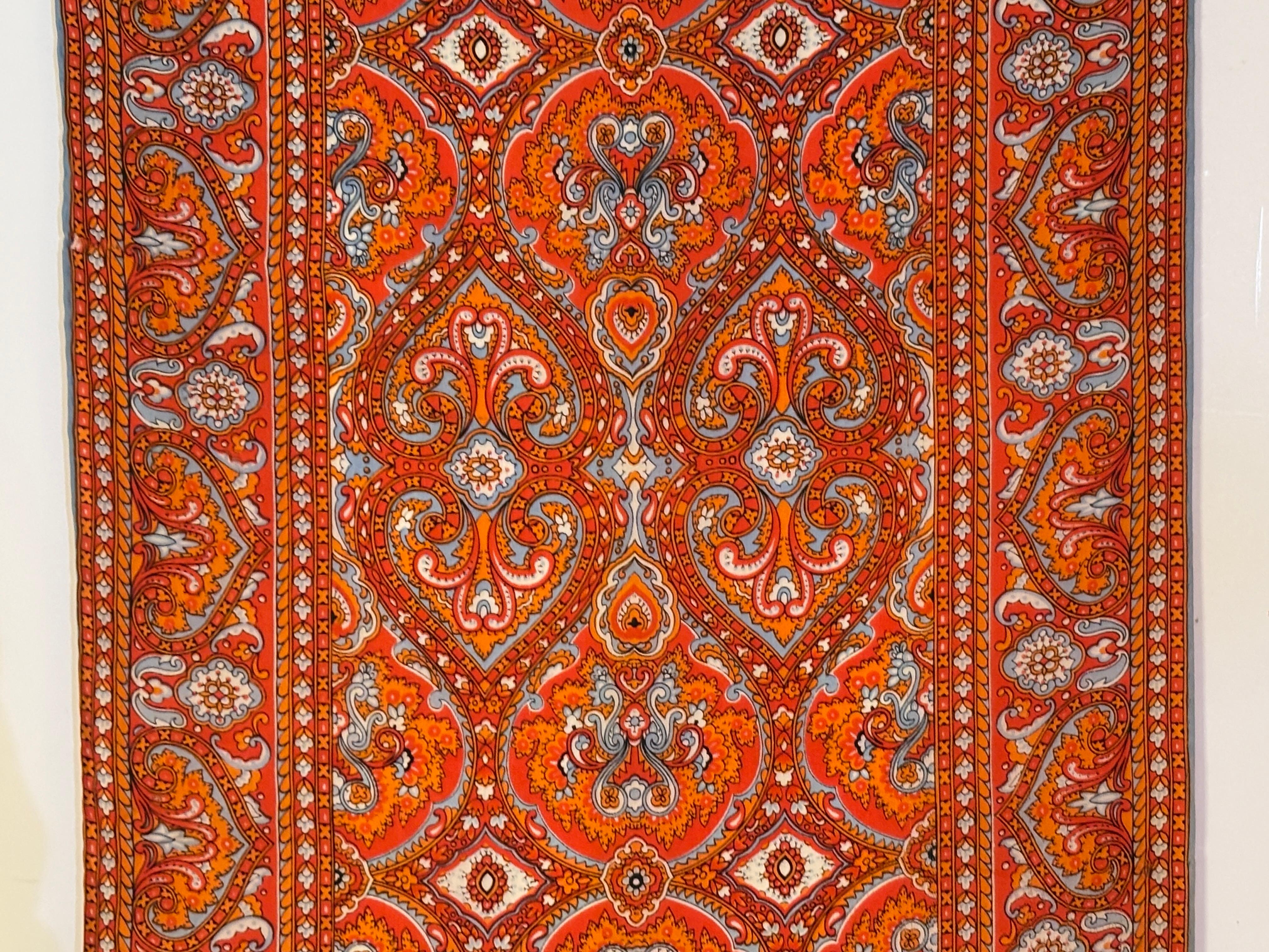 Pañuelo oblongo vintage de seda con estampado de cachemira en tonos naranjas en Bueno estado para la venta en North Hollywood, CA