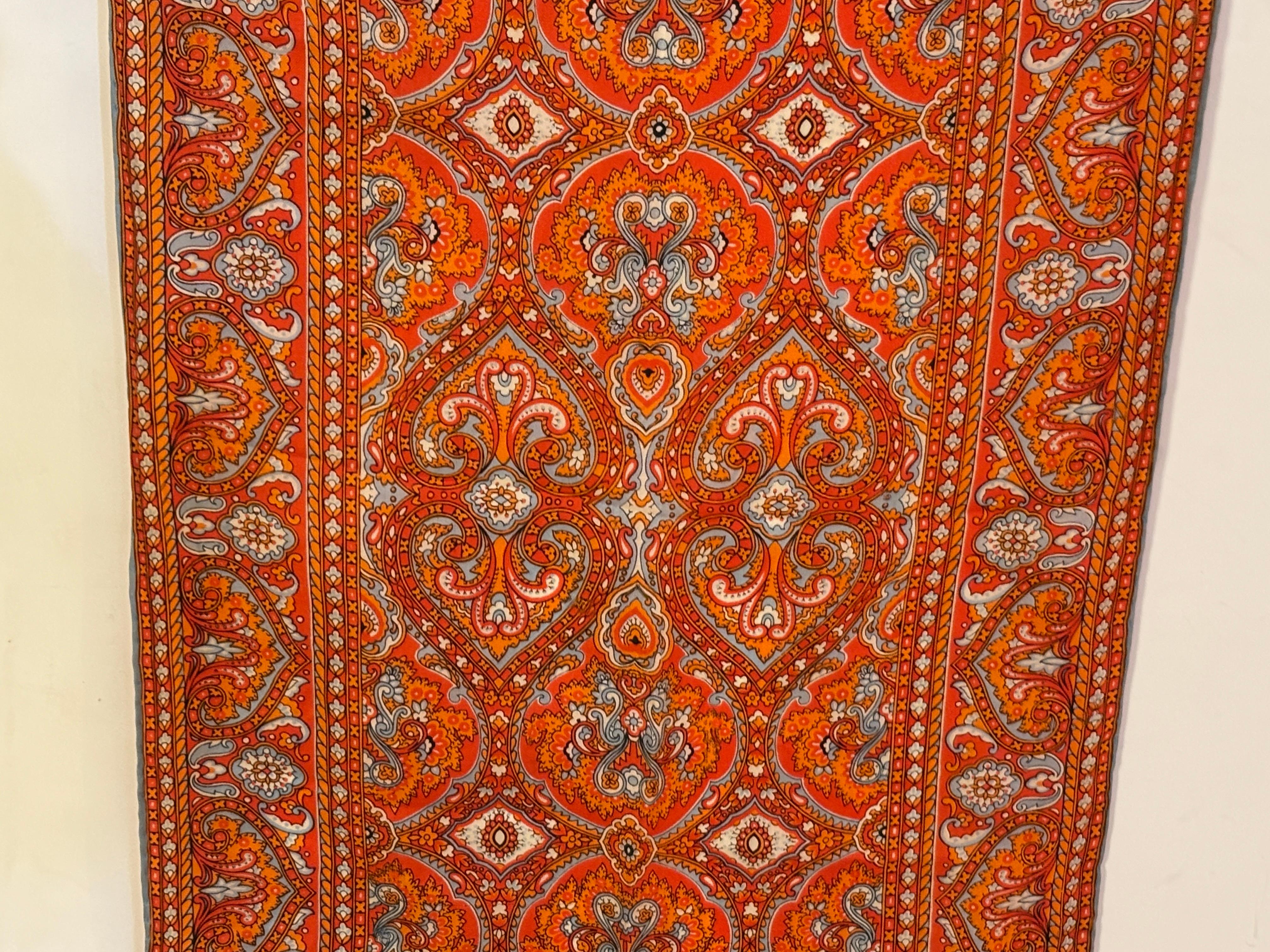Pañuelo oblongo vintage de seda con estampado de cachemira en tonos naranjas en venta 1