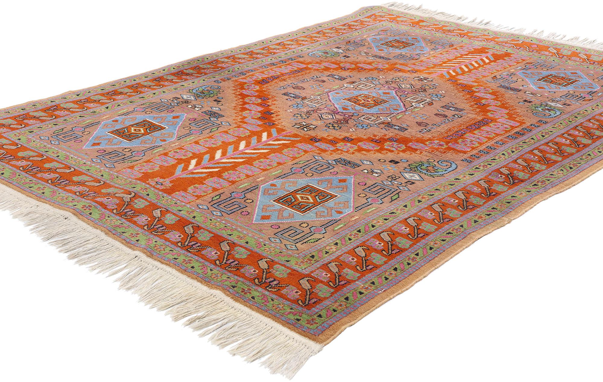 79141 Tappeto Bokhara pakistano vintage, 04'03 x 06'00. Questo tappeto vintage pakistano Bokhara, annodato a mano in lana, affascina con il suo fascino tribale e nomade, fondendo l'artigianato tradizionale con una festa visiva di motivi intricati e