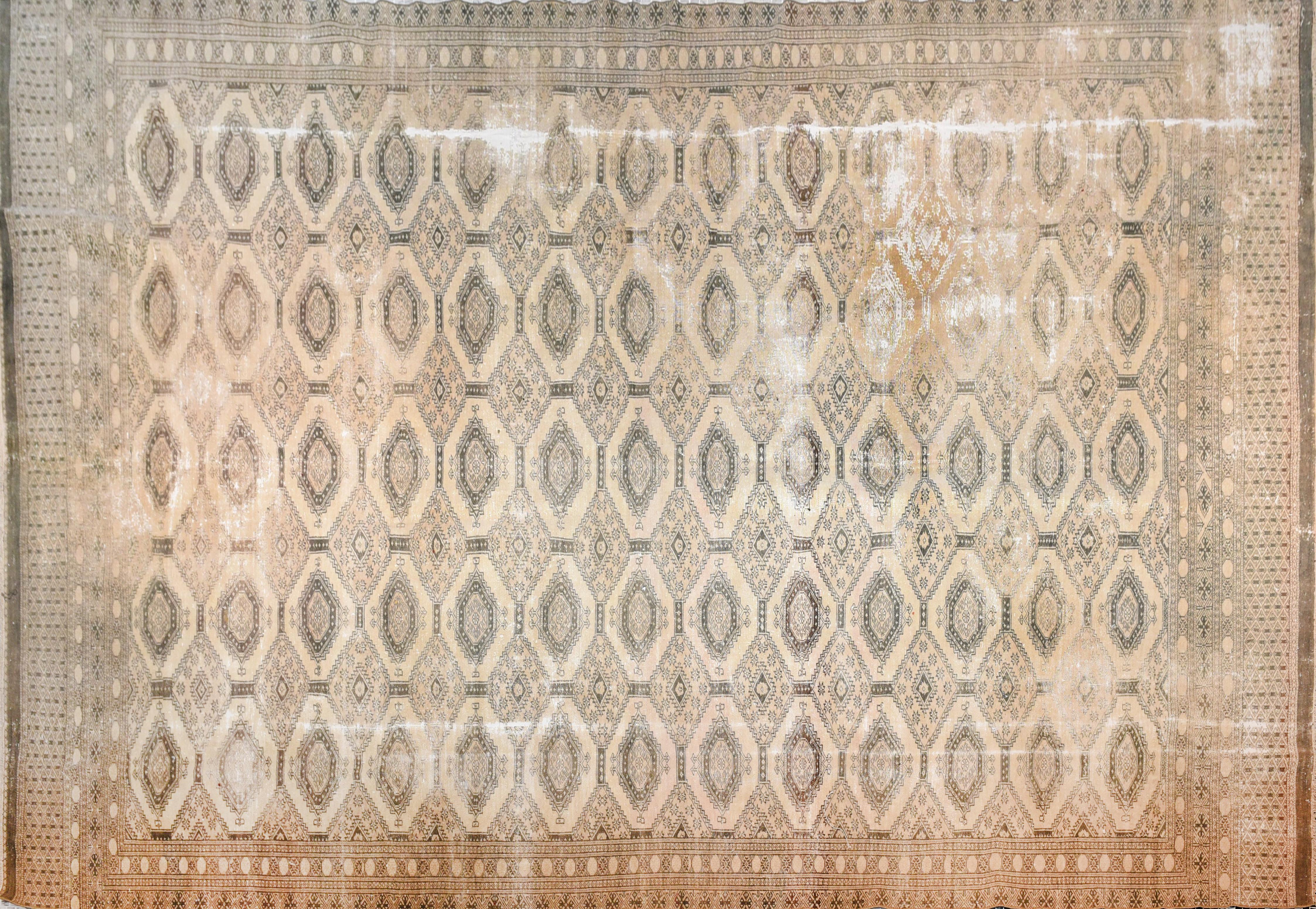 Alter pakistanischer Bokhara-Teppich (Ende des 20. Jahrhunderts) im Angebot