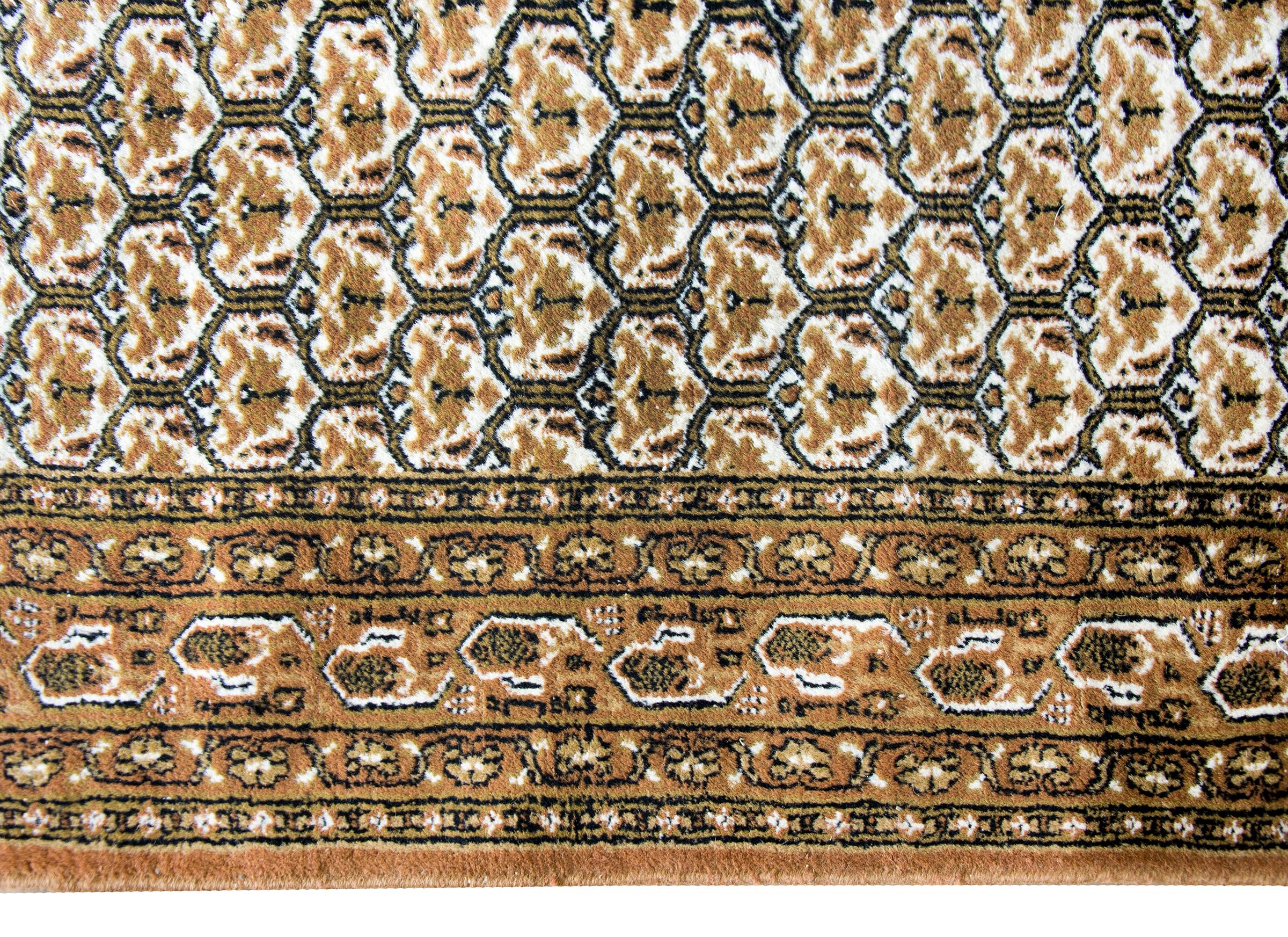 Vintage Pakistani Chi Chi Rug In Good Condition For Sale In Chicago, IL