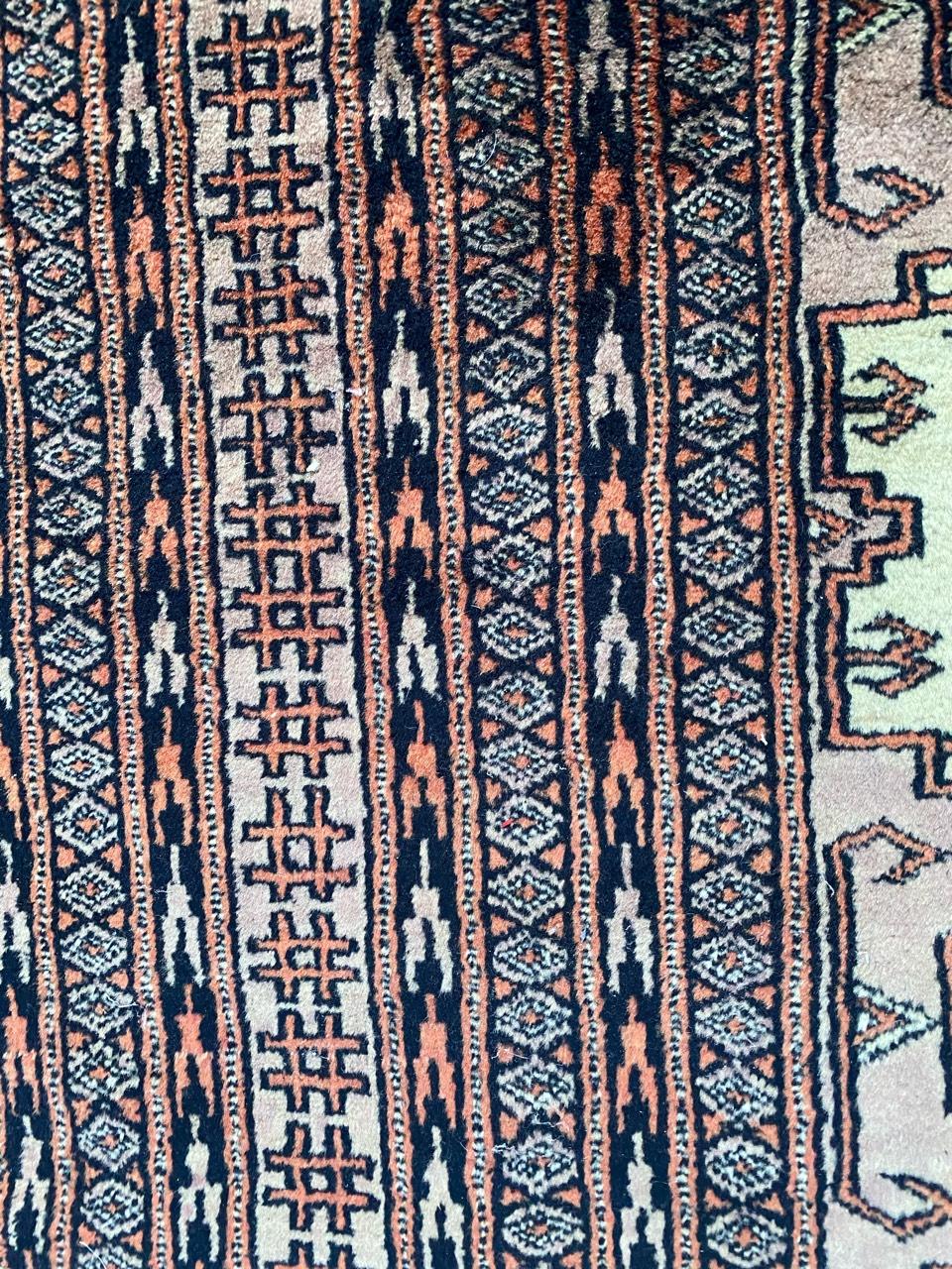 Pakistanischer Vintage-Teppich (Rustikal) im Angebot
