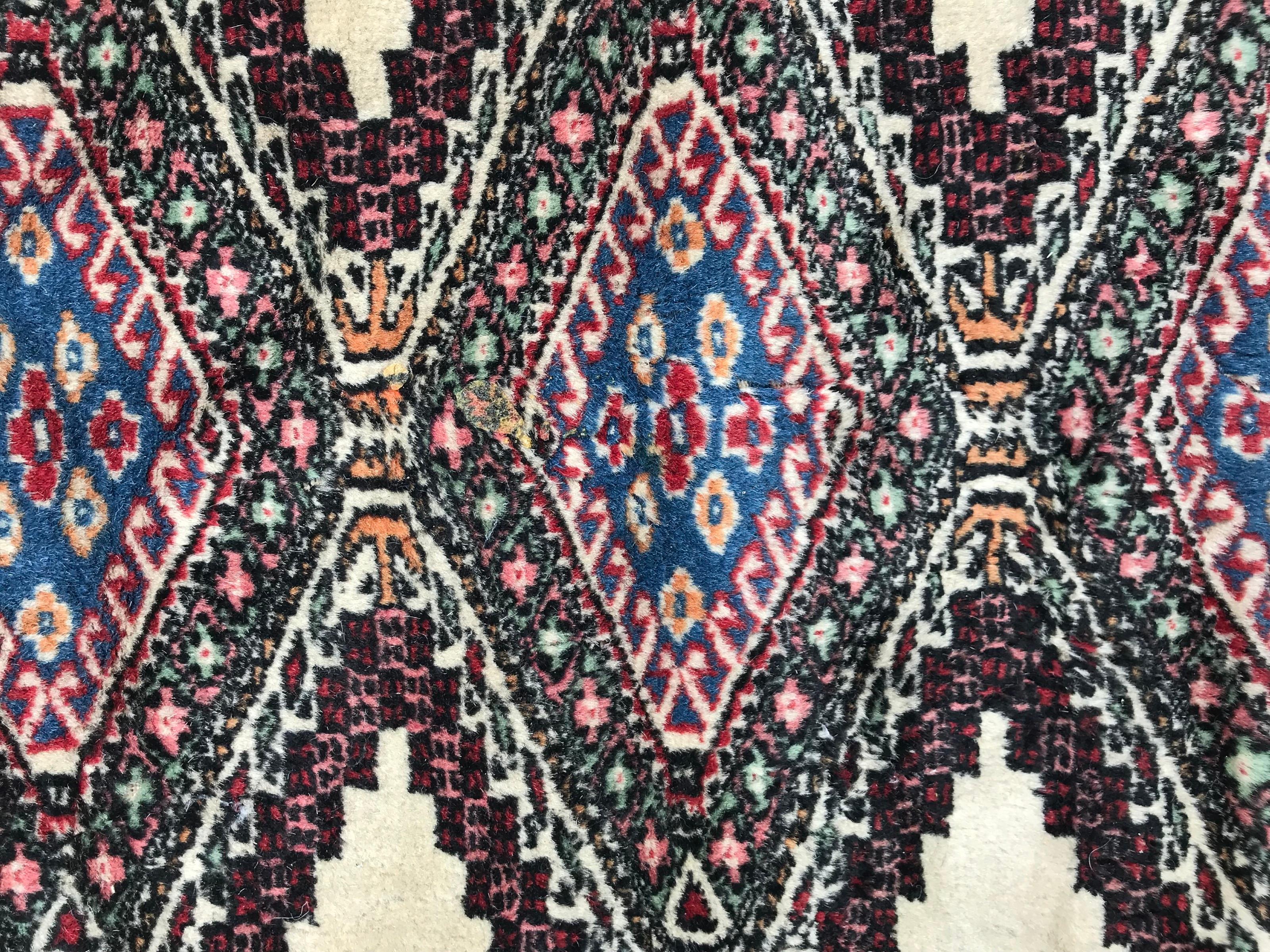 Pakistanischer Teppich aus Seide im Zustand „Gut“ im Angebot in Saint Ouen, FR