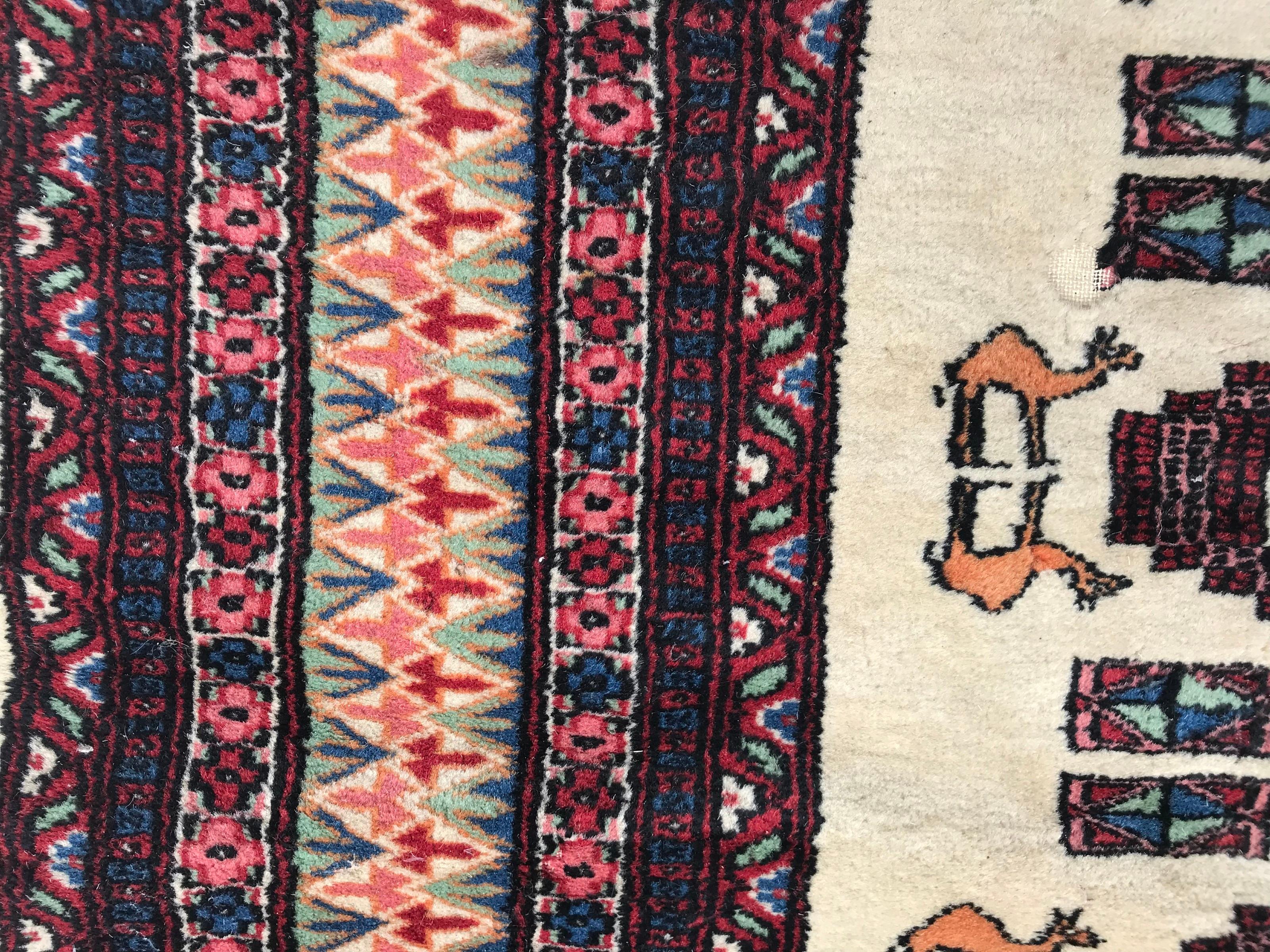Pakistanischer Teppich aus Seide (20. Jahrhundert) im Angebot