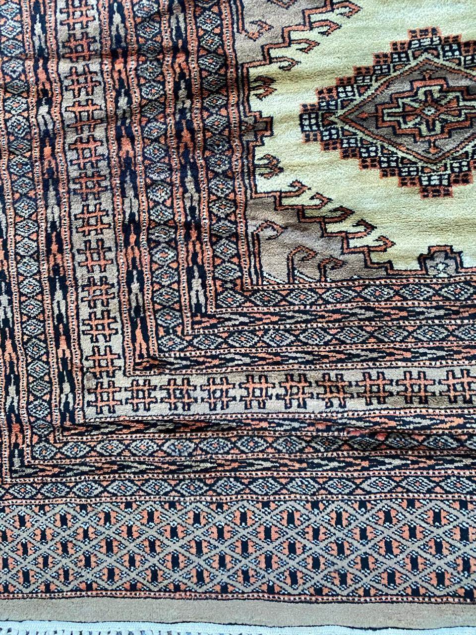 Pakistanischer Vintage-Teppich (20. Jahrhundert) im Angebot