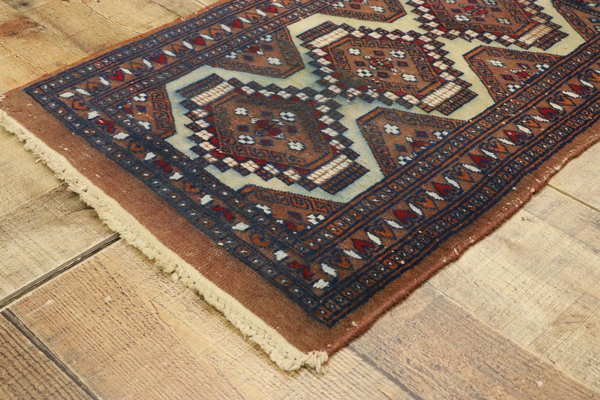 Tapis pakistanais vintage Bon état - En vente à Dallas, TX