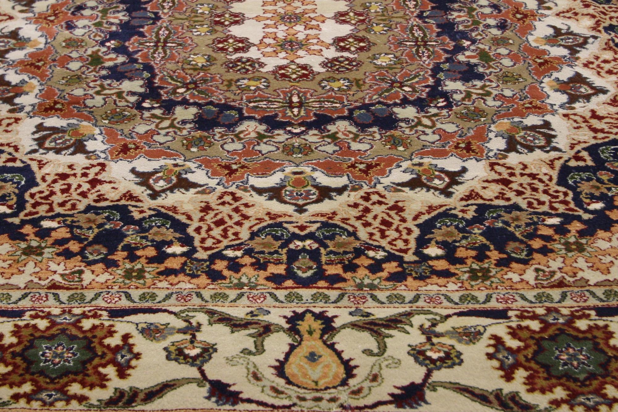 Tapis pakistanais vintage de style colonial Arts and Crafts Bon état - En vente à Dallas, TX