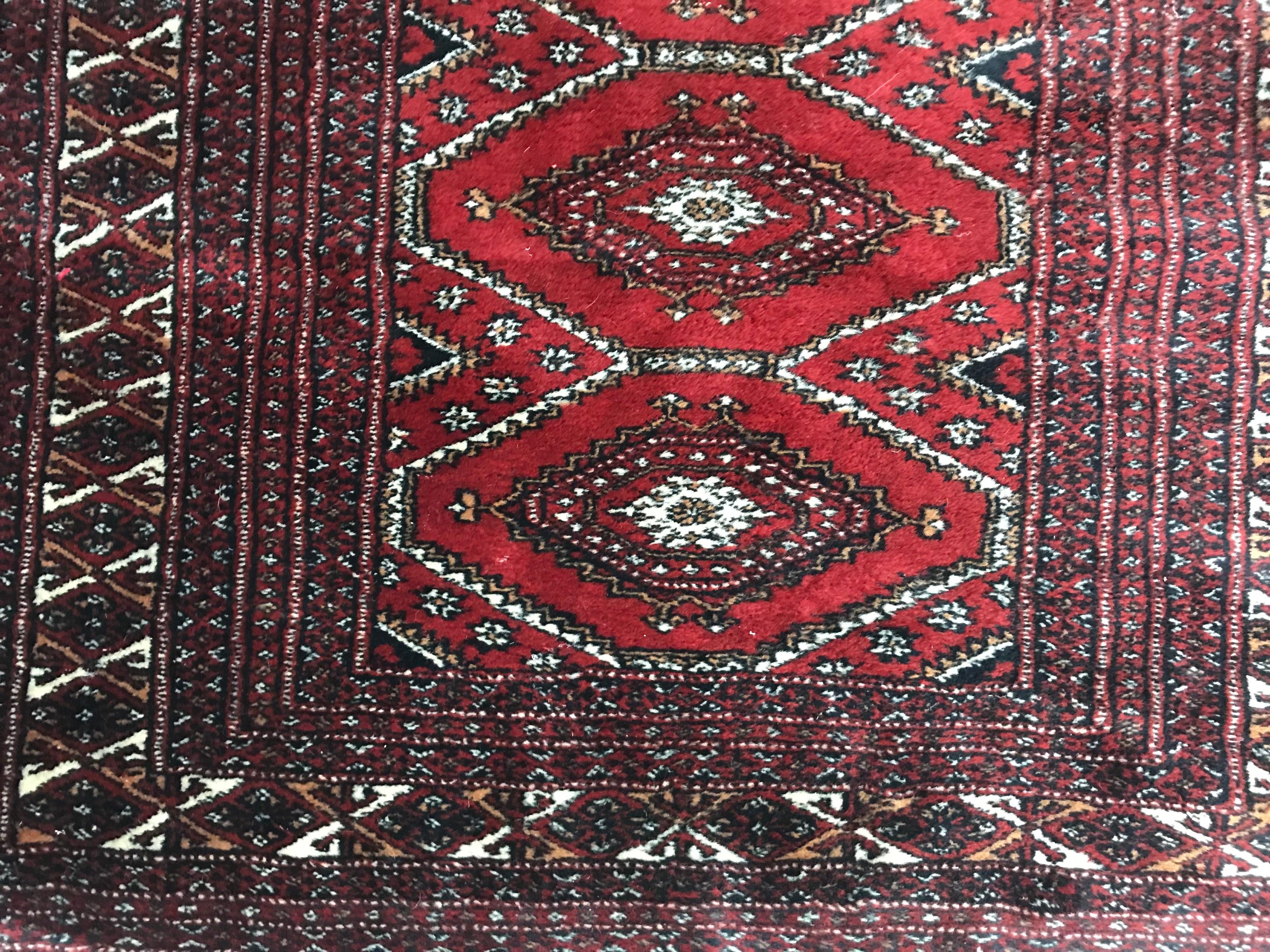 Beautiful 20th century Pakistani rug, with Turkmen design and beautiful colors with red, orange and black, entirely and finely hand knotted with wool velvet on cotton foundations.

✨✨✨
