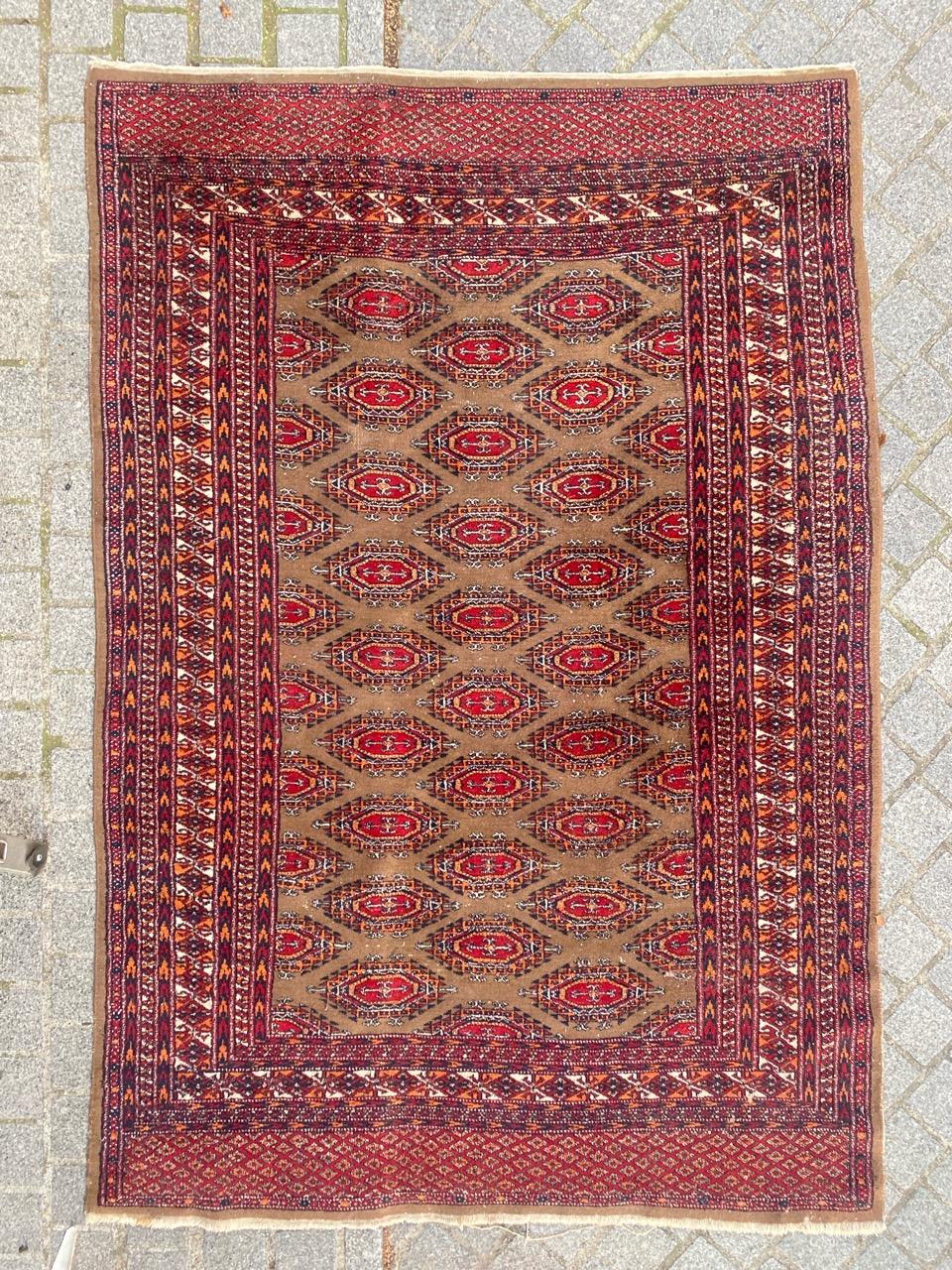 Mid-century Pakistani rug with beautiful design of Turkmen rugs and nice colors, entirely and finely hand knotted with wool velvet on cotton foundation.

✨✨✨

