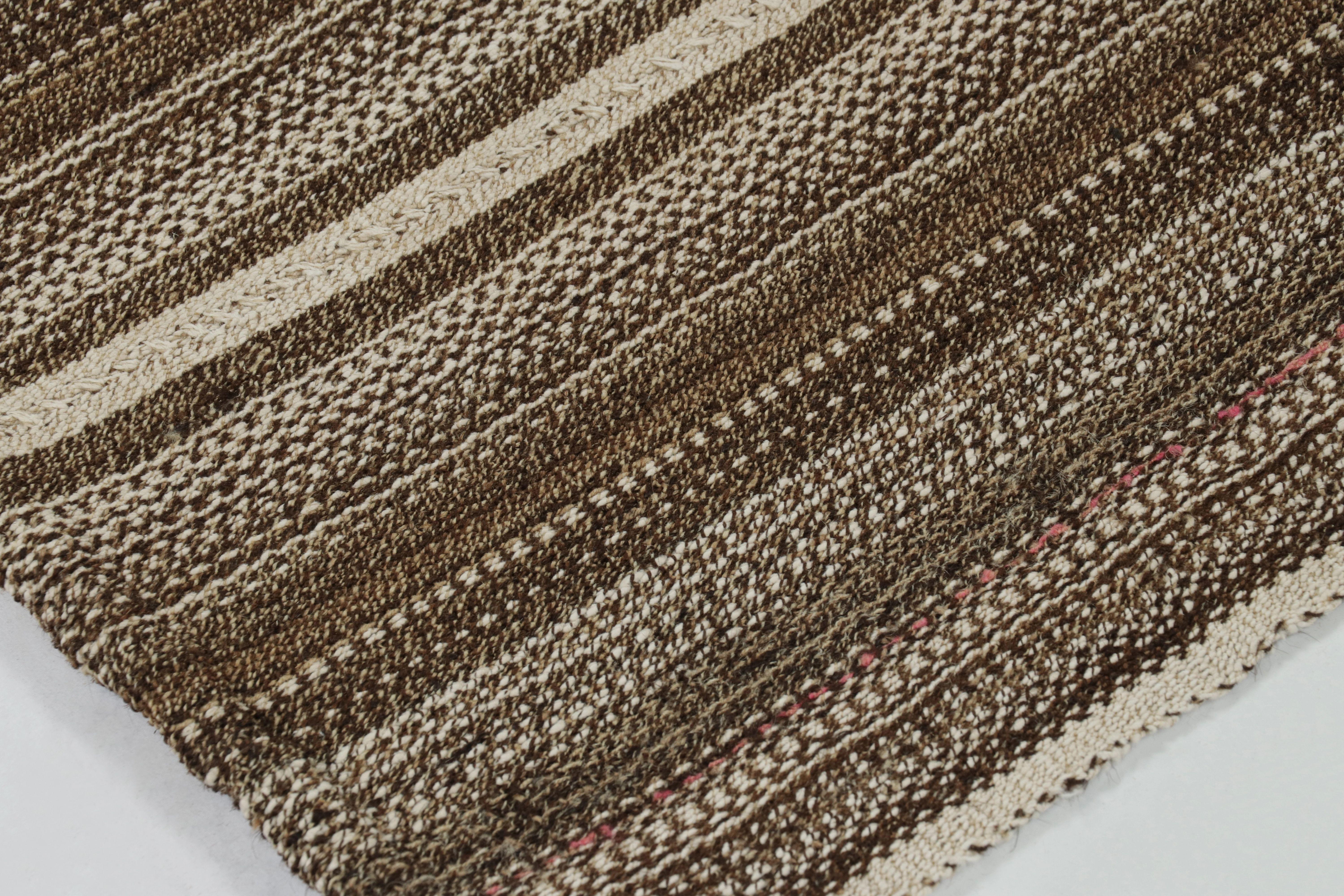 Questo kilim persiano vintage 4x7 è un tappeto tribale Palas Bidjar di metà secolo, tessuto a mano in lana intorno al 1950-1960.

Sul design: 

Questo kilim persiano vintage presenta l'apoteosi dell'architettura tessile minimalista attraverso