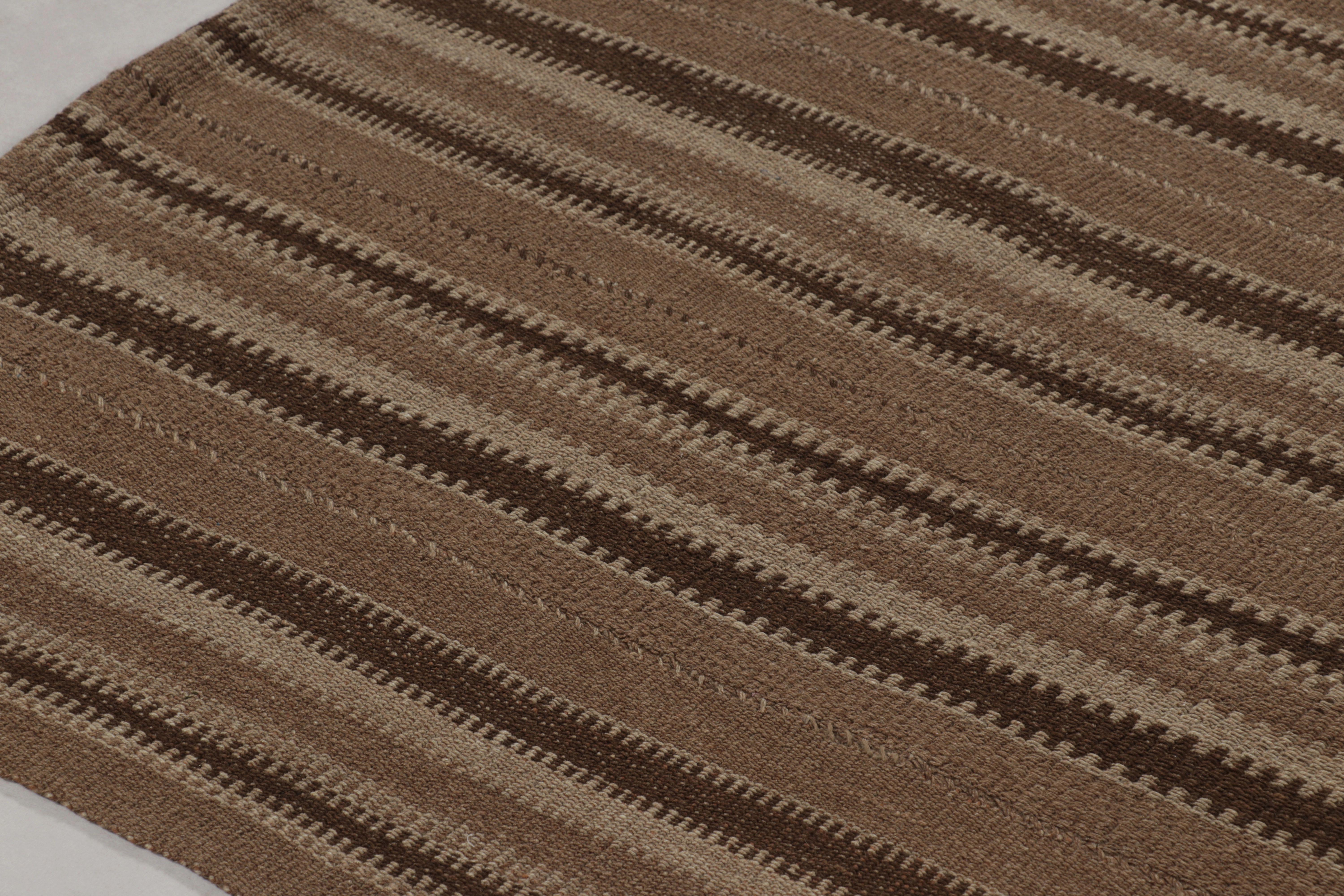 Dieser 10x10 persische quadratische Kelim ist ein Palas Bidjari Stammesteppich aus der Mitte des Jahrhunderts, handgewebt in Wolle um 1950-1960.

Über das Design: 

Dieser quadratische persische Kelim im Vintage-Stil ist die Apotheose der