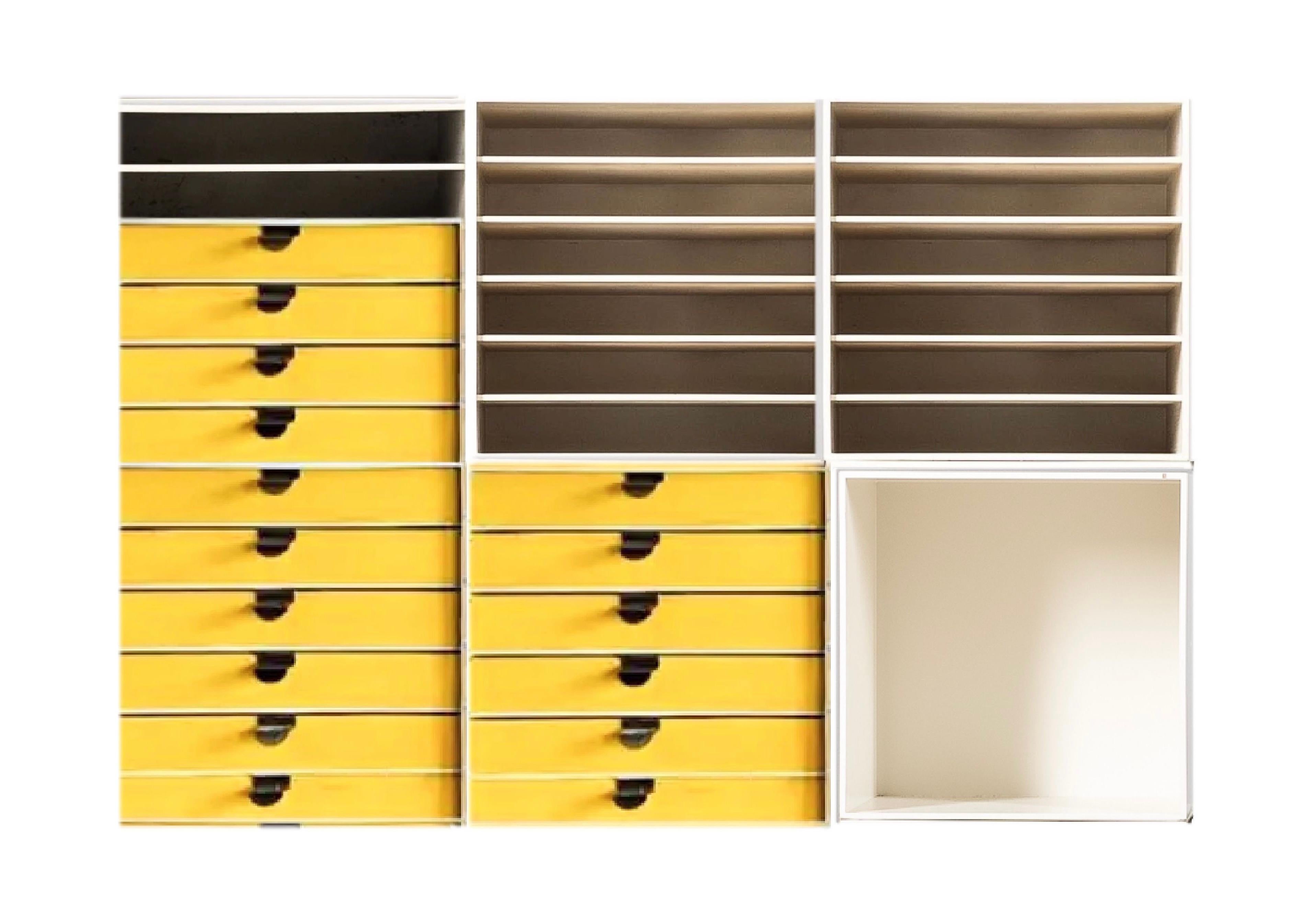 Vintage Palaset Palanox modular storage box set of 6, White, Yellow, Finland, 1972

Palaset Palanox, multicolored stackable boxes that allow you to build your own shelf, only produced for a few years in the early 1970s. During his expansive