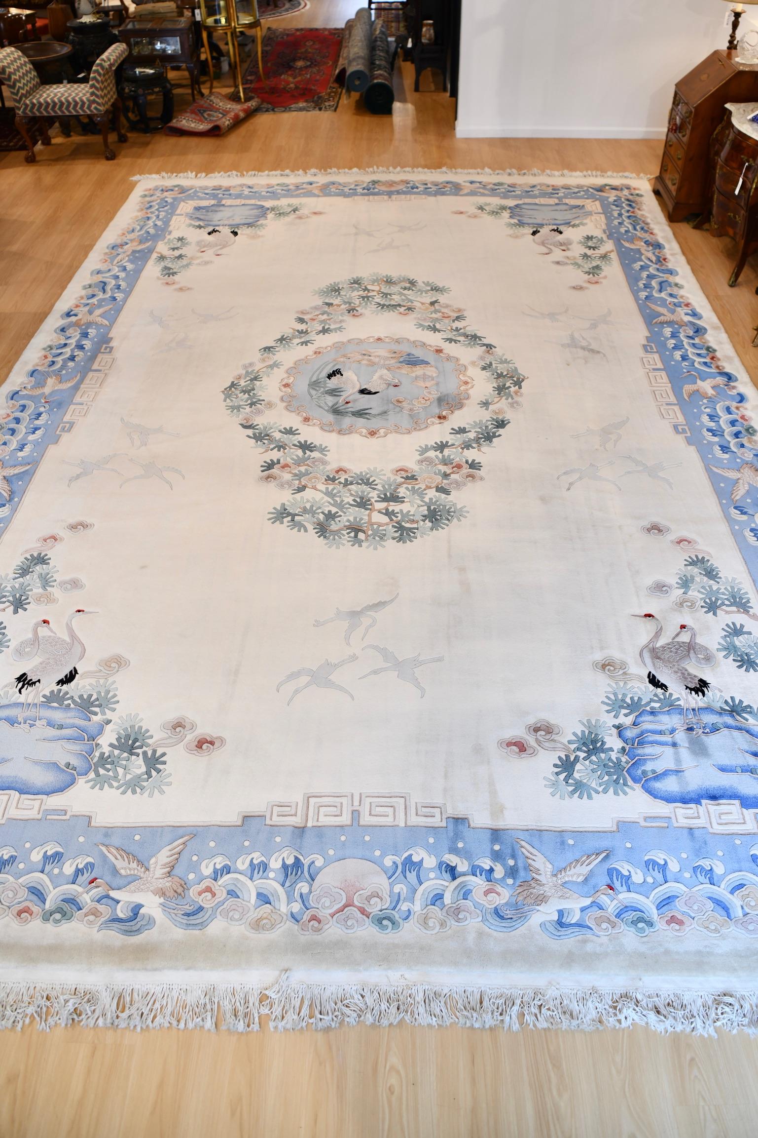 Vintage Palatial Chinese Rug In Good Condition For Sale In Brooklyn, NY