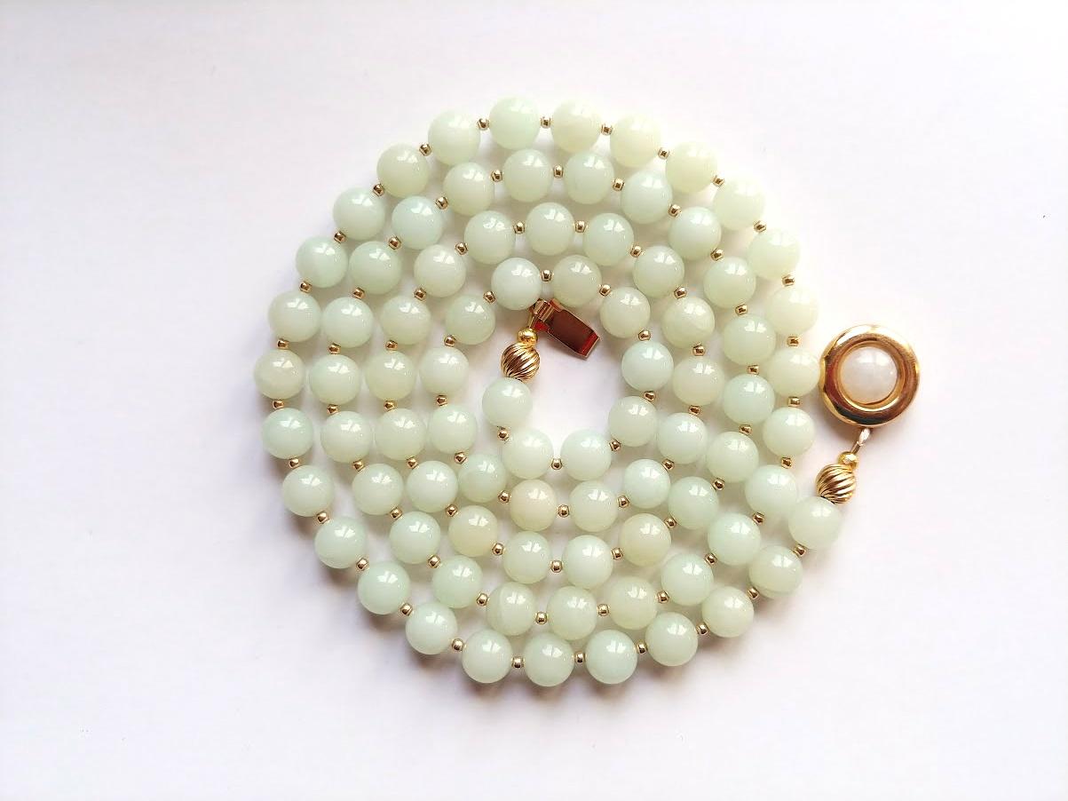The necklace is 32.5 inches long (82.5 cm) and weighs 62 grams (2.2 oz).
The jade beads are 8mm in diameter, and the gold spacer beads are 2mm in diameter and test as 14K gold.
The necklace is fastened with a rare 18K gold plate clasp with genuine