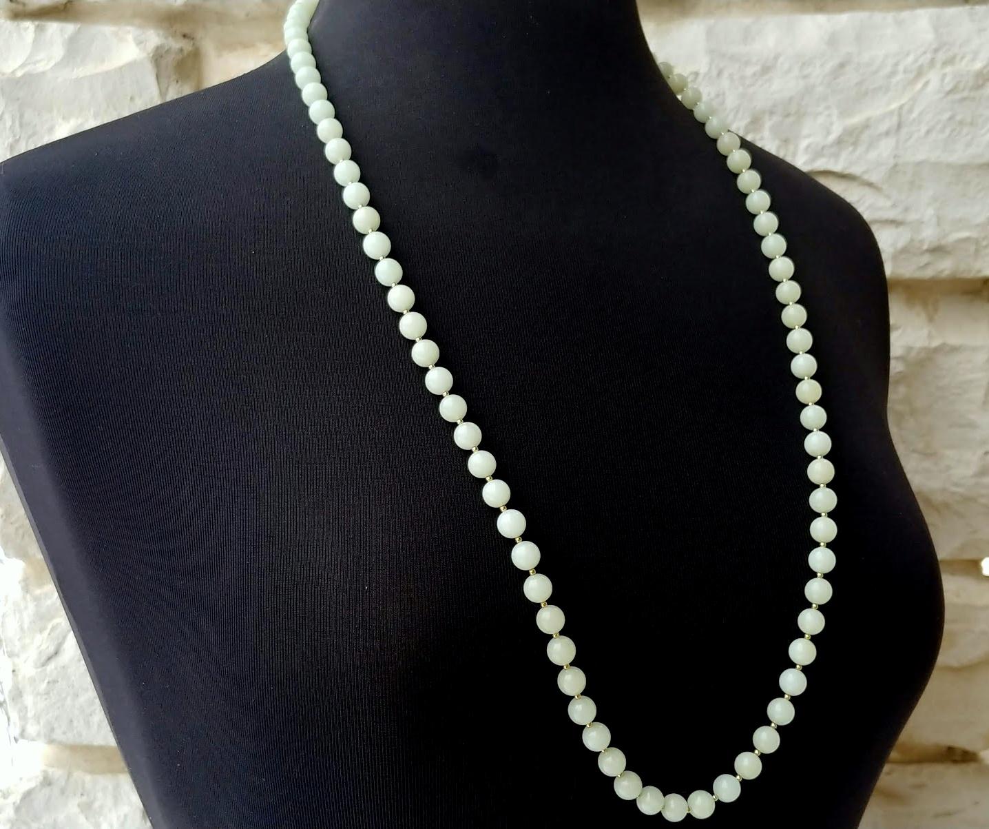 Vintage Pale Celadon Jade Necklace In Excellent Condition In Chesterland, OH