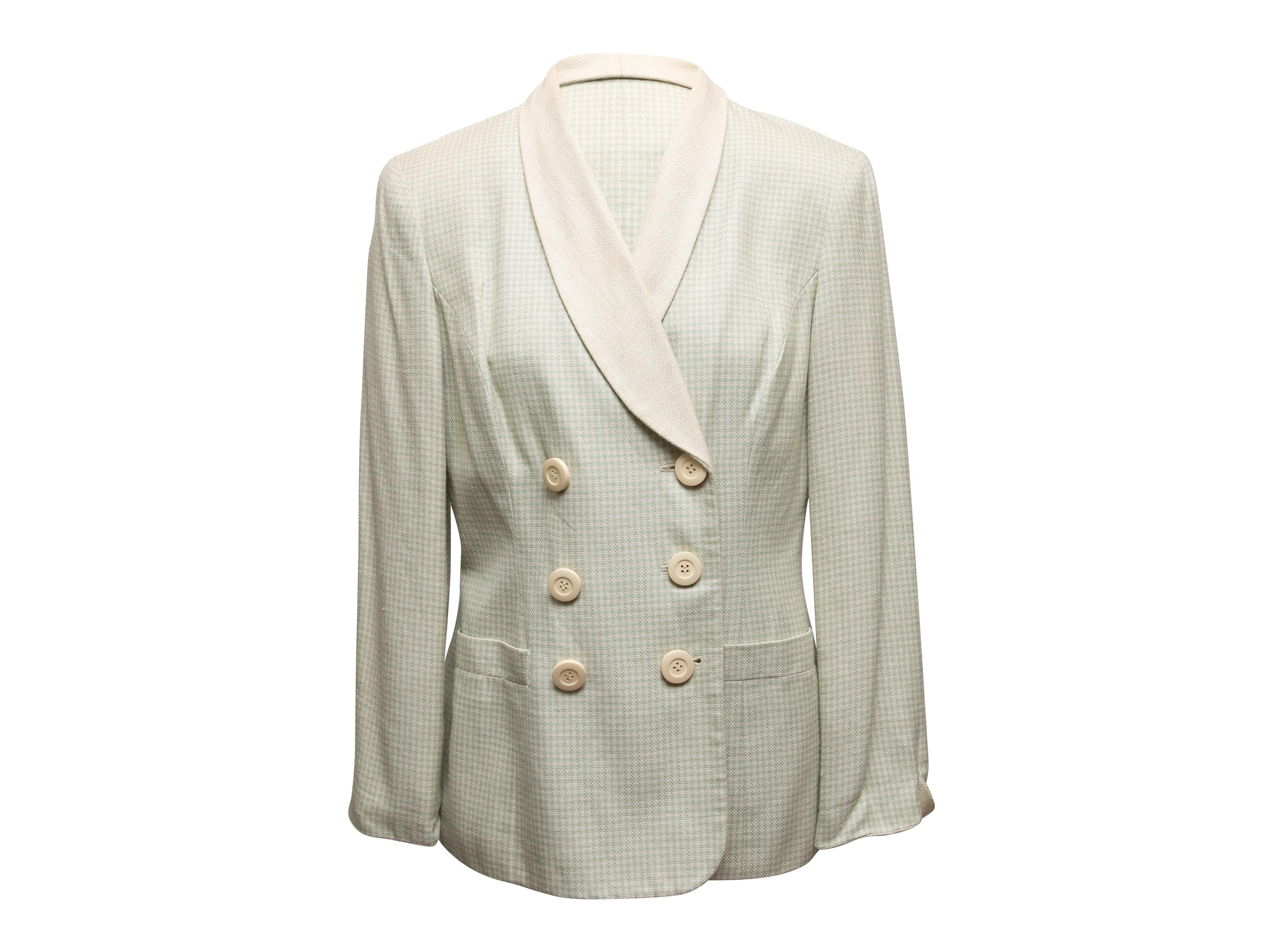  Blassgrüner, cremefarbener, zweireihiger Blazer von Christian Dior. Schalkragen. Zwei Gesäßtaschen. Knopfverschlüsse vorne. 36
