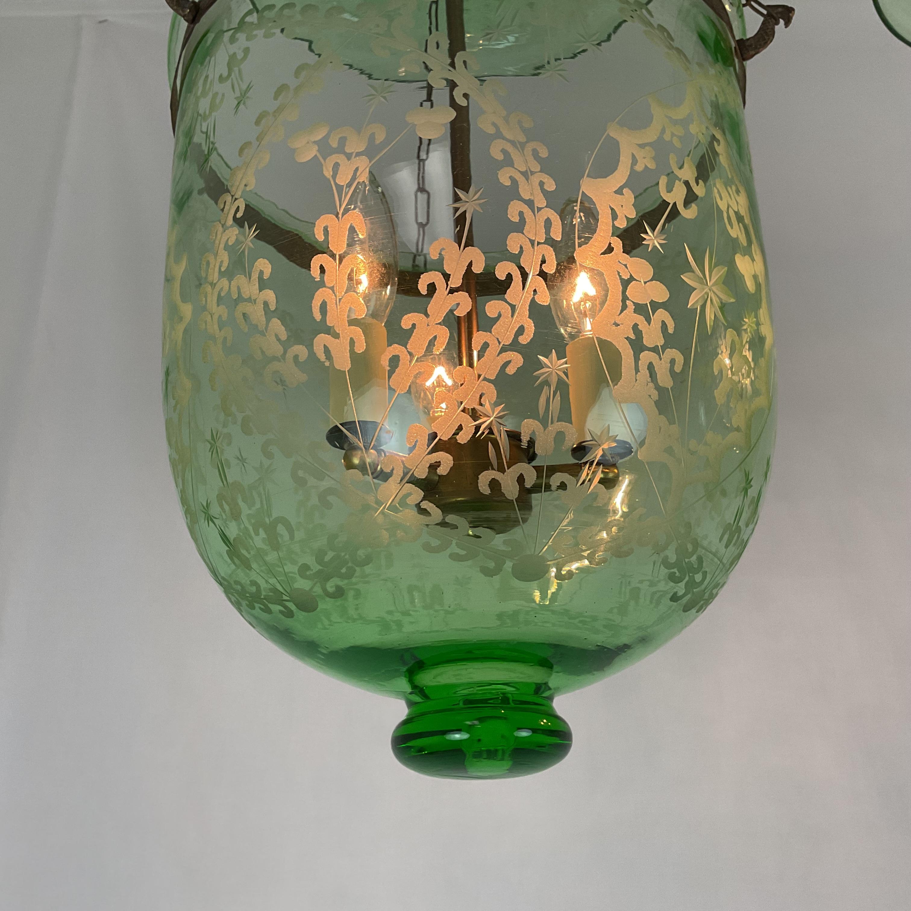 Mid-Century moderno Campane da fumo in vetro acidato verde pallido vintage in vendita