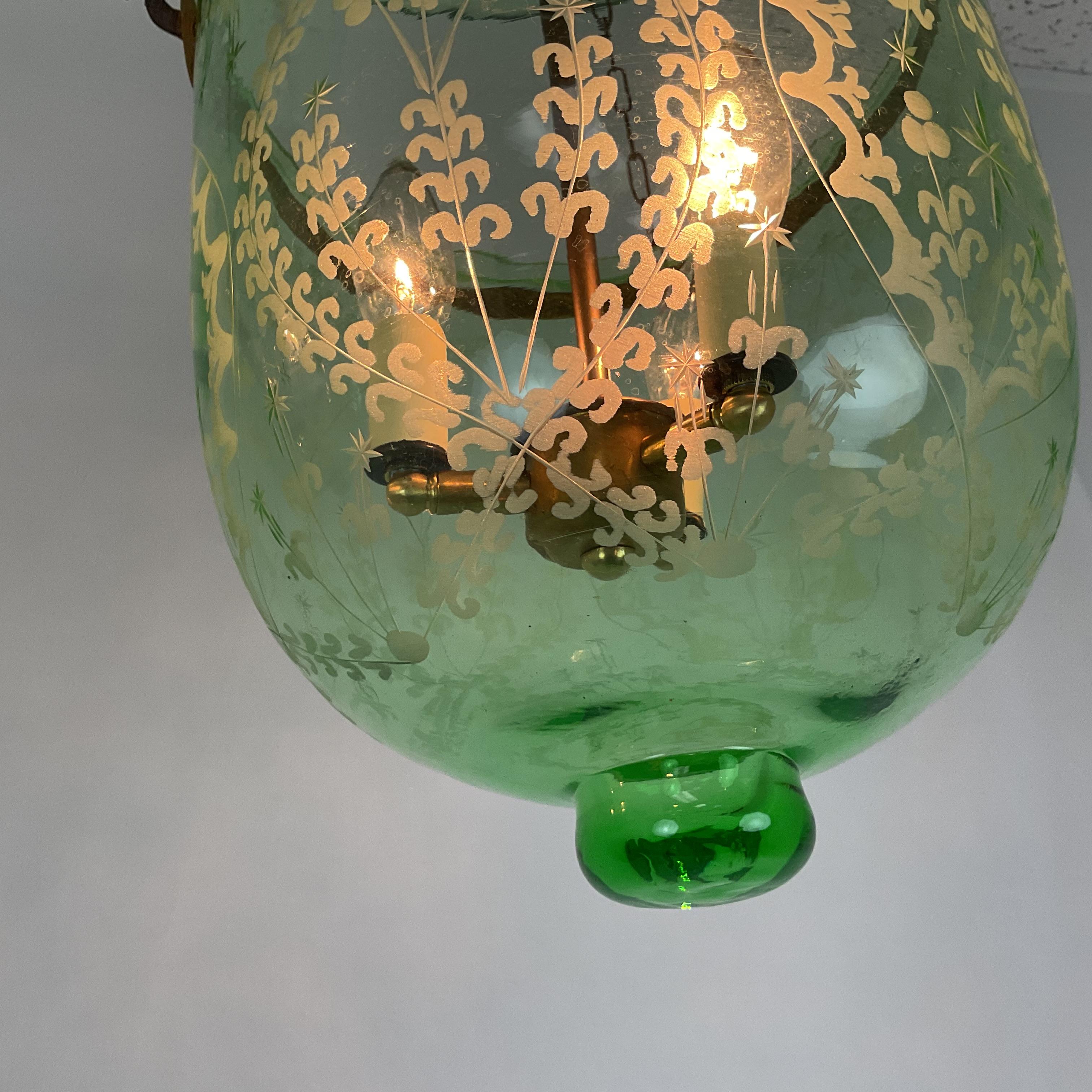 Indiano Campane da fumo in vetro acidato verde pallido vintage in vendita
