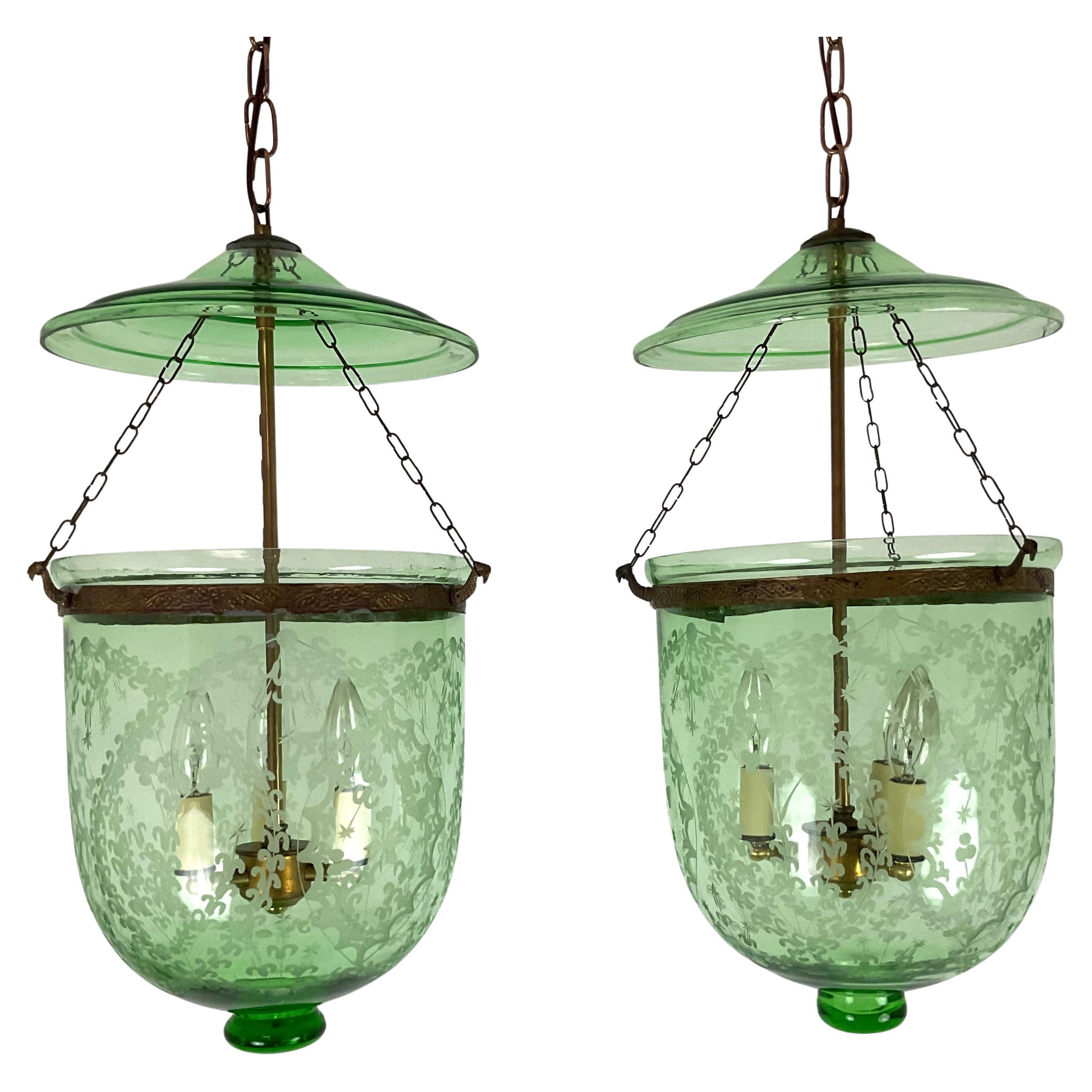 Campane da fumo in vetro acidato verde pallido vintage in vendita