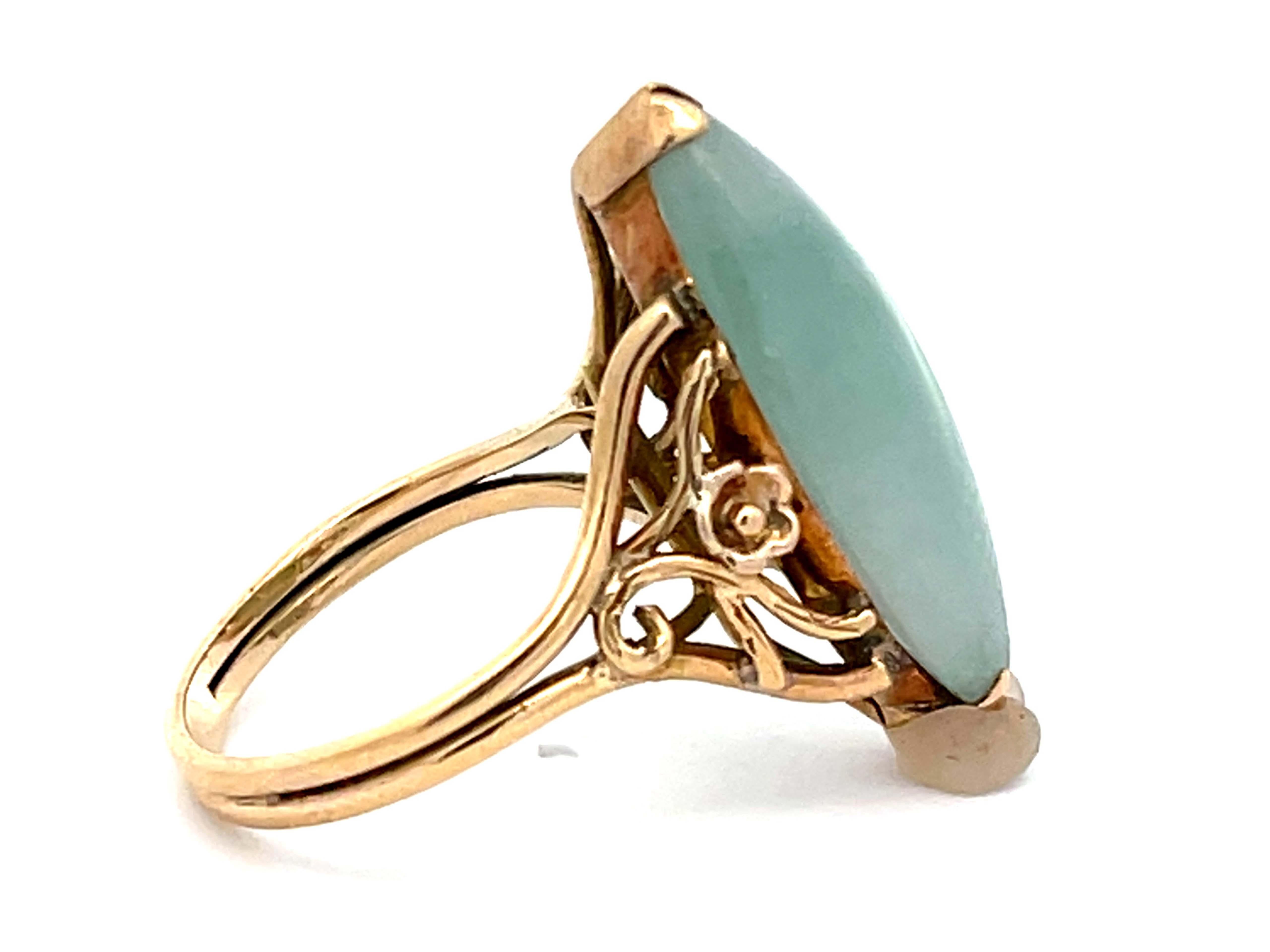 Women's Vintage Pale Green Jade Novette Ring in 14k Yellow Gold For Sale