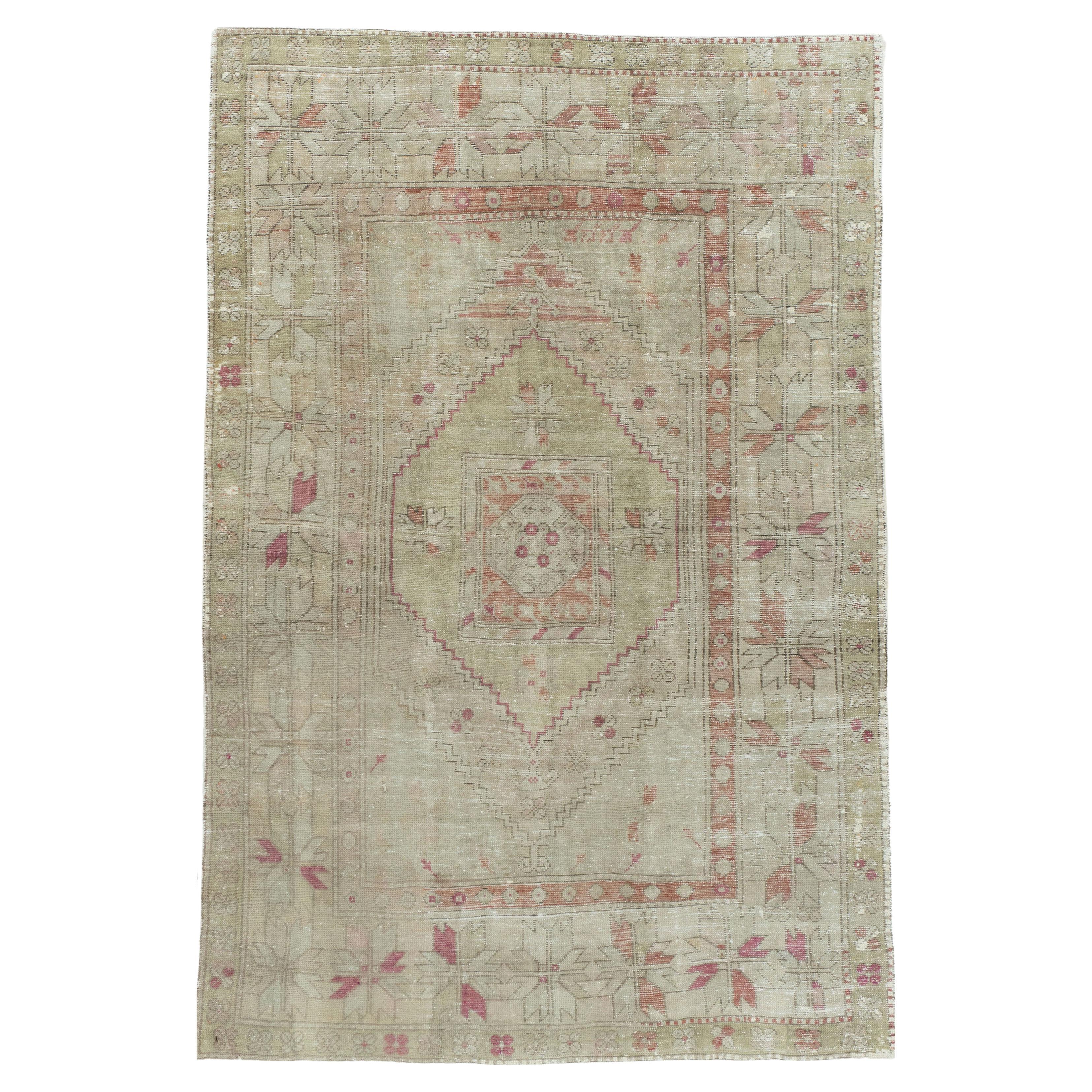 Vintage Pale Green Leicht Distressed Türkisch Anatolian Teppich 5'4 x 8'1