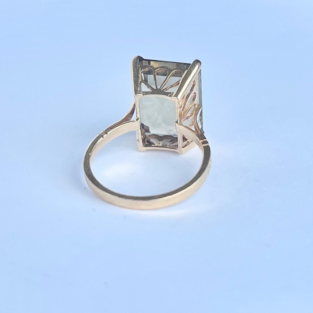 Vintage Pale Green/Yellow Tourmaline and 18 Carat Gold Ring In Good Condition For Sale In Chipping Campden, GB