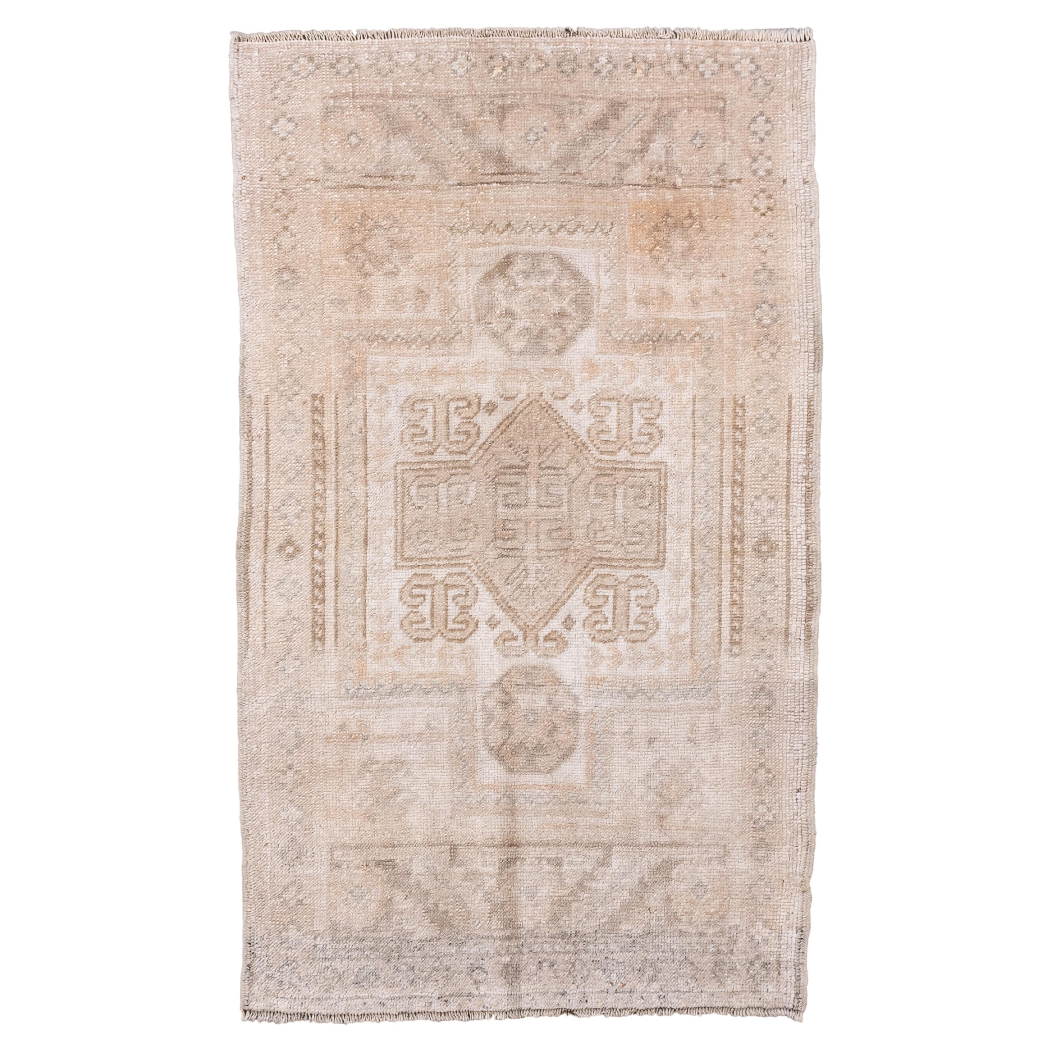 Tappeto Oushak vintage neutro e pallido in vendita