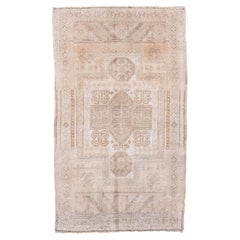 Tappeto Oushak vintage neutro e pallido