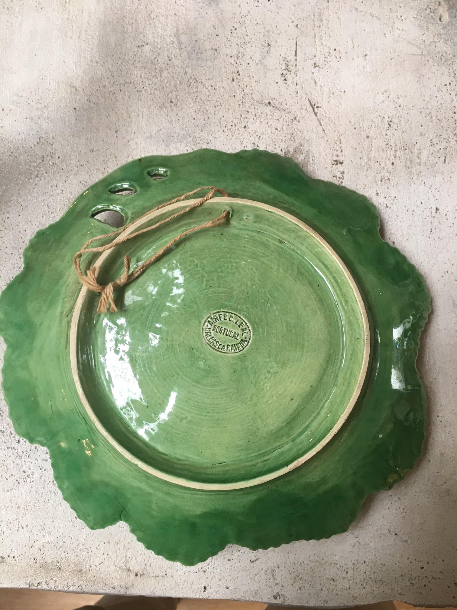 Plato de Frutas y Hojas de Cerámica Artística Estilo Palissey Vintage de Caldas Da Rainha Glaseado en venta