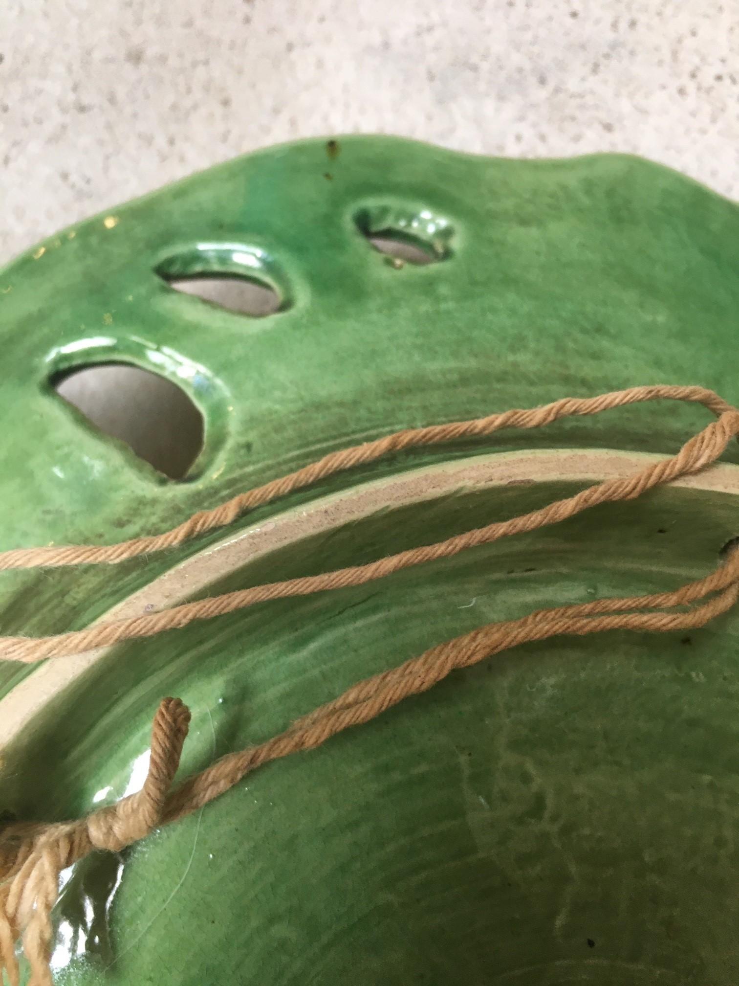 Plato de Frutas y Hojas de Cerámica Artística Estilo Palissey Vintage de Caldas Da Rainha Cerámico en venta