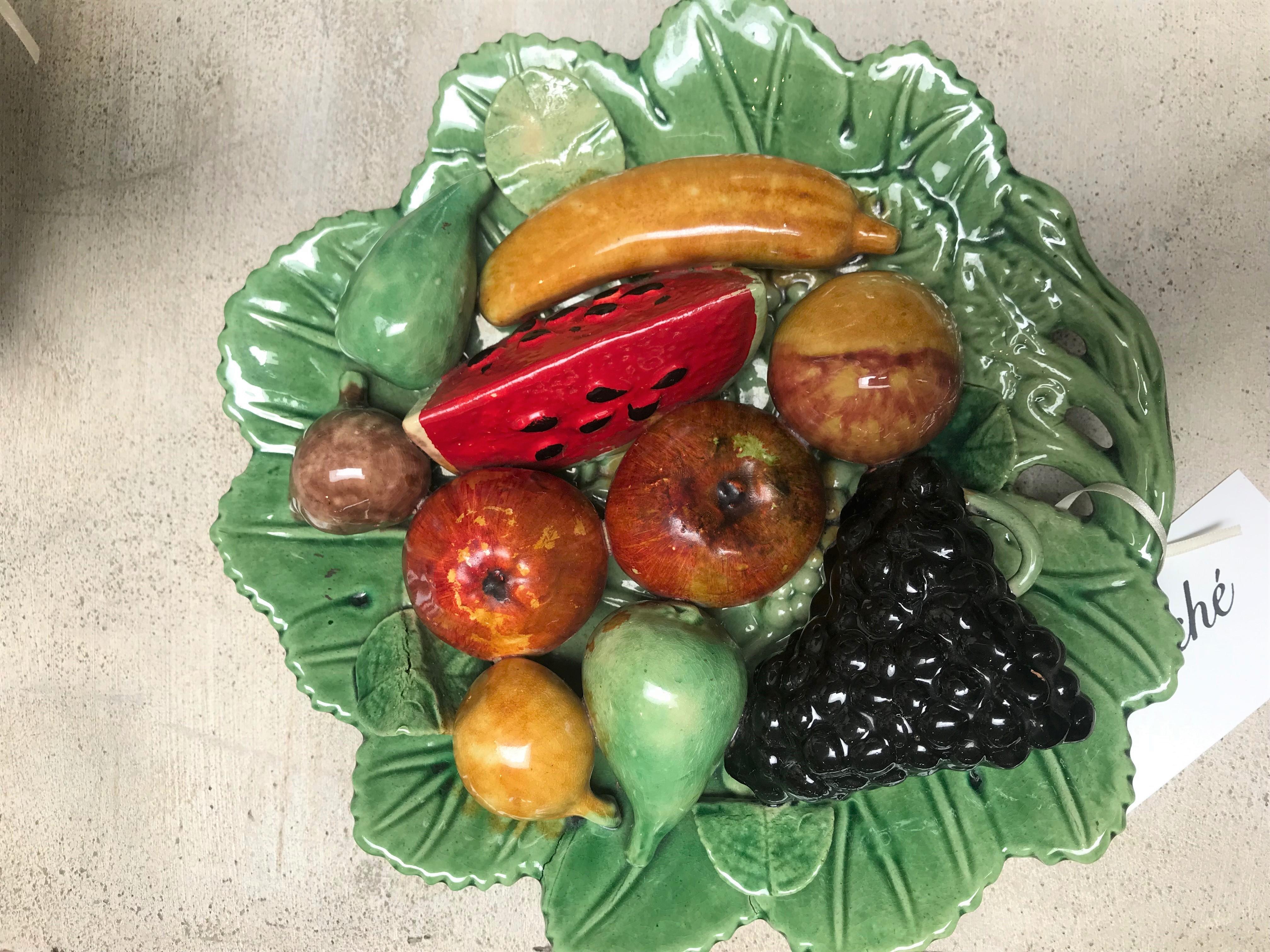 Vintage Palissey Style art pottery fruit and leaf plate
Measures: 9
