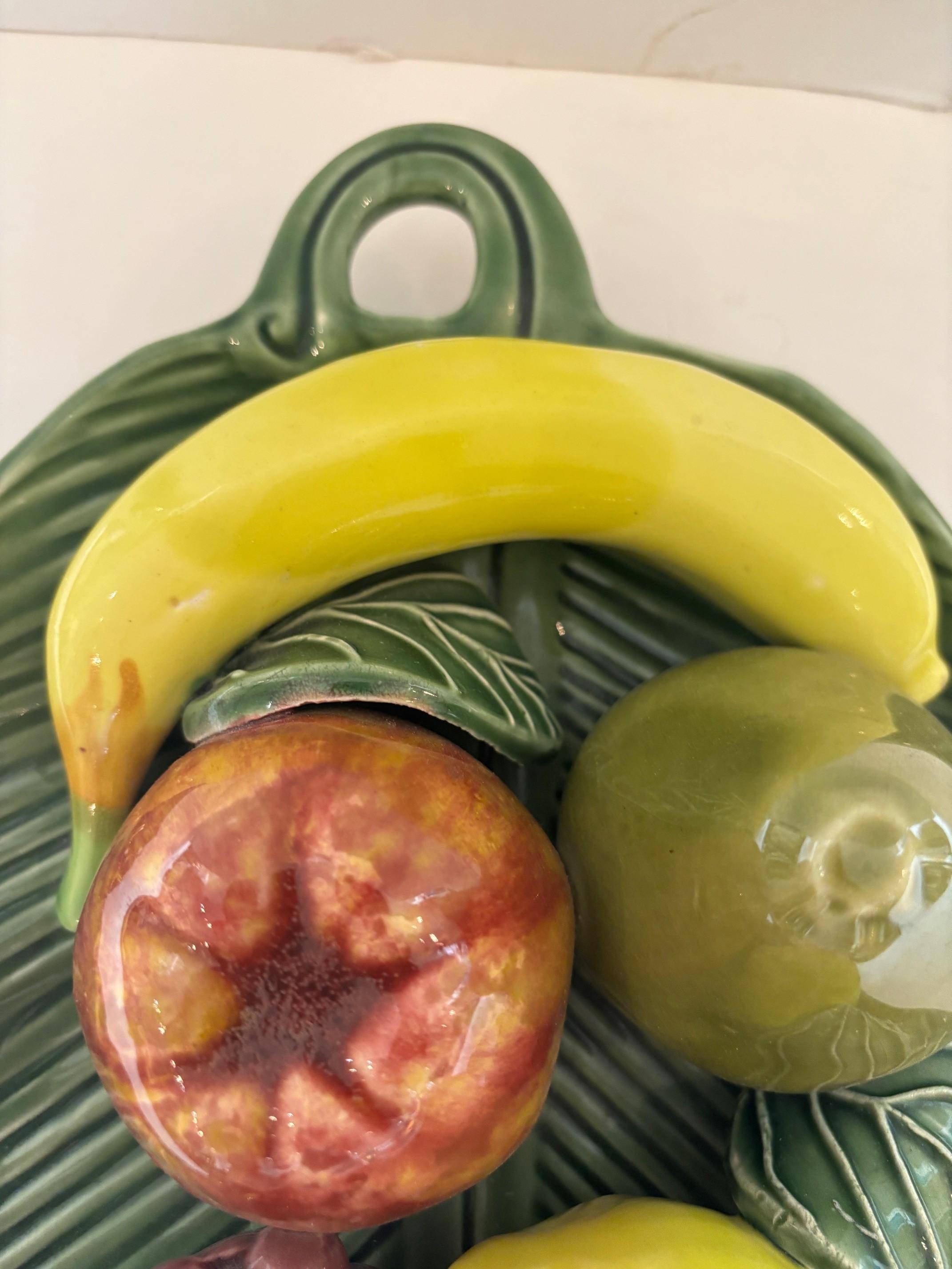 Piatto d'arte d'epoca in stile Palissy dipinto a mano da Jay Willfred Sadek in vendita 3