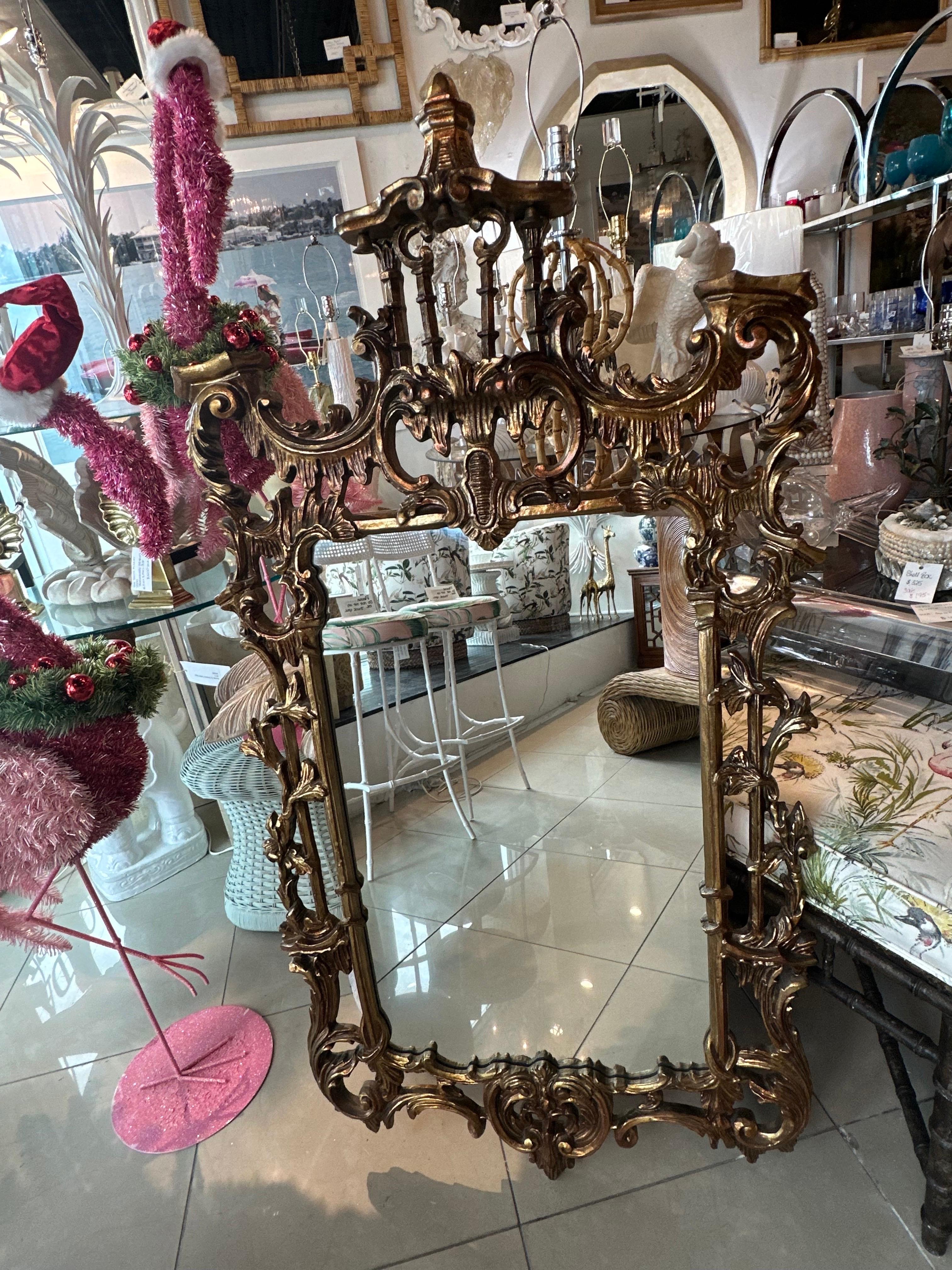 Américain Vieux miroir mural pagode Chippendale chinois de Palm Beach Chinoiserie avec cloches en vente