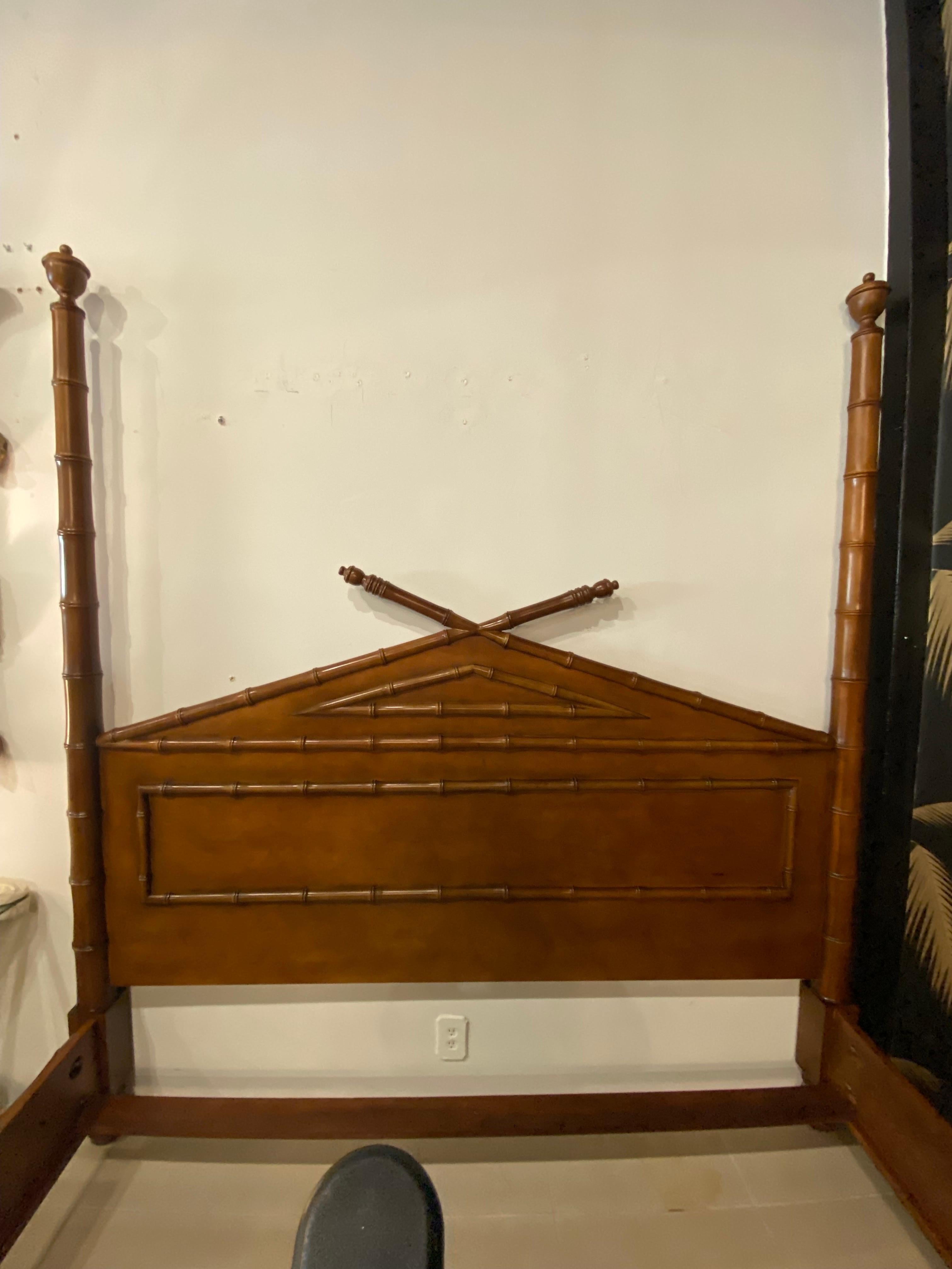 Vintage Palm Beach Faux Bamboo Chinese Chippendale Wood Bed Headboard King Size  In Good Condition In West Palm Beach, FL