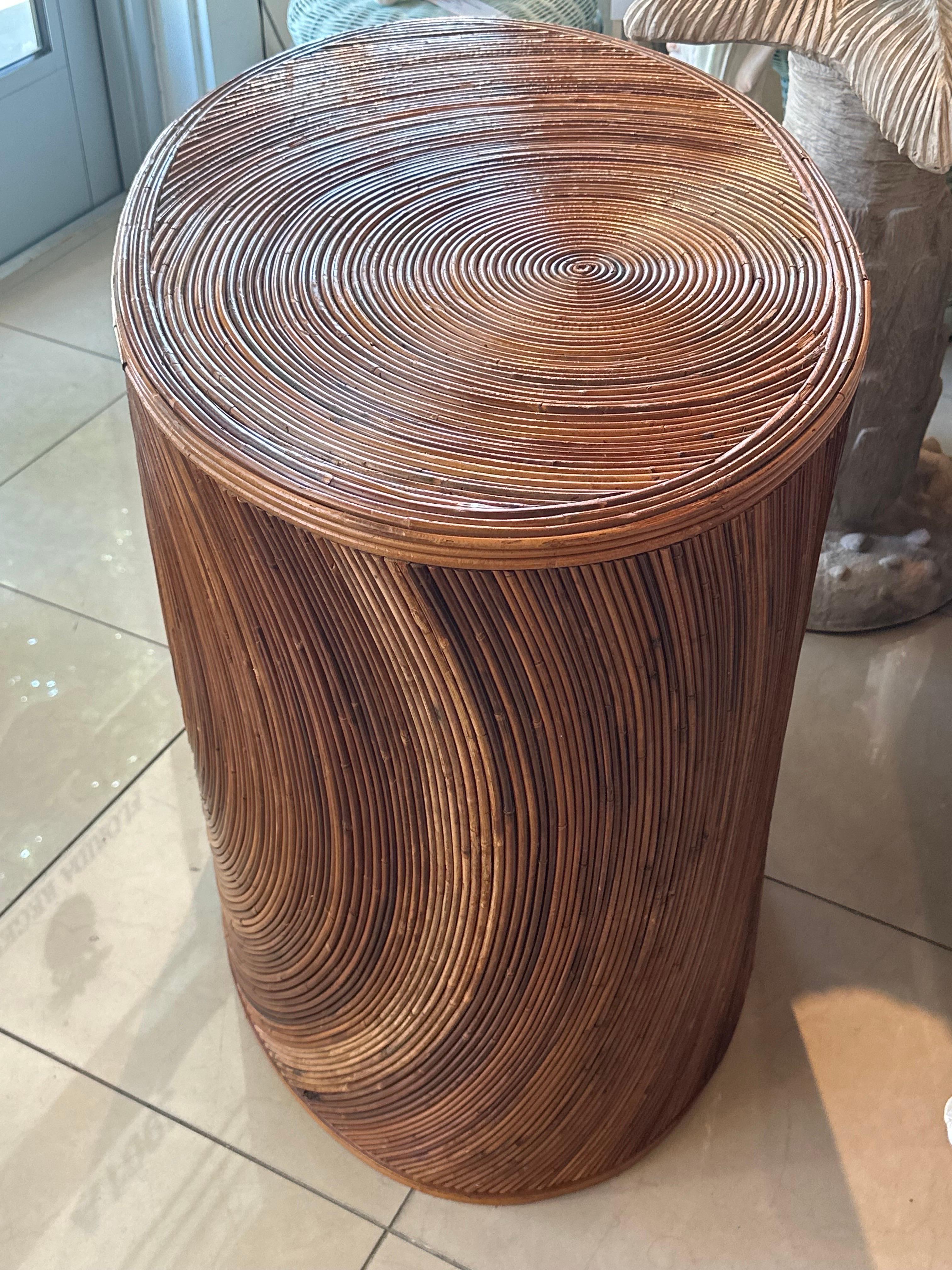 Table de salle à manger Vintage Mid Century Modern en bambou rotin roseau organique. Vous pouvez recouvrir de verre, de marbre, de bois, etc. La liste ne concerne que la base. La finition d'origine n'est pas endommagée ou défectueuse. Dimensions :
