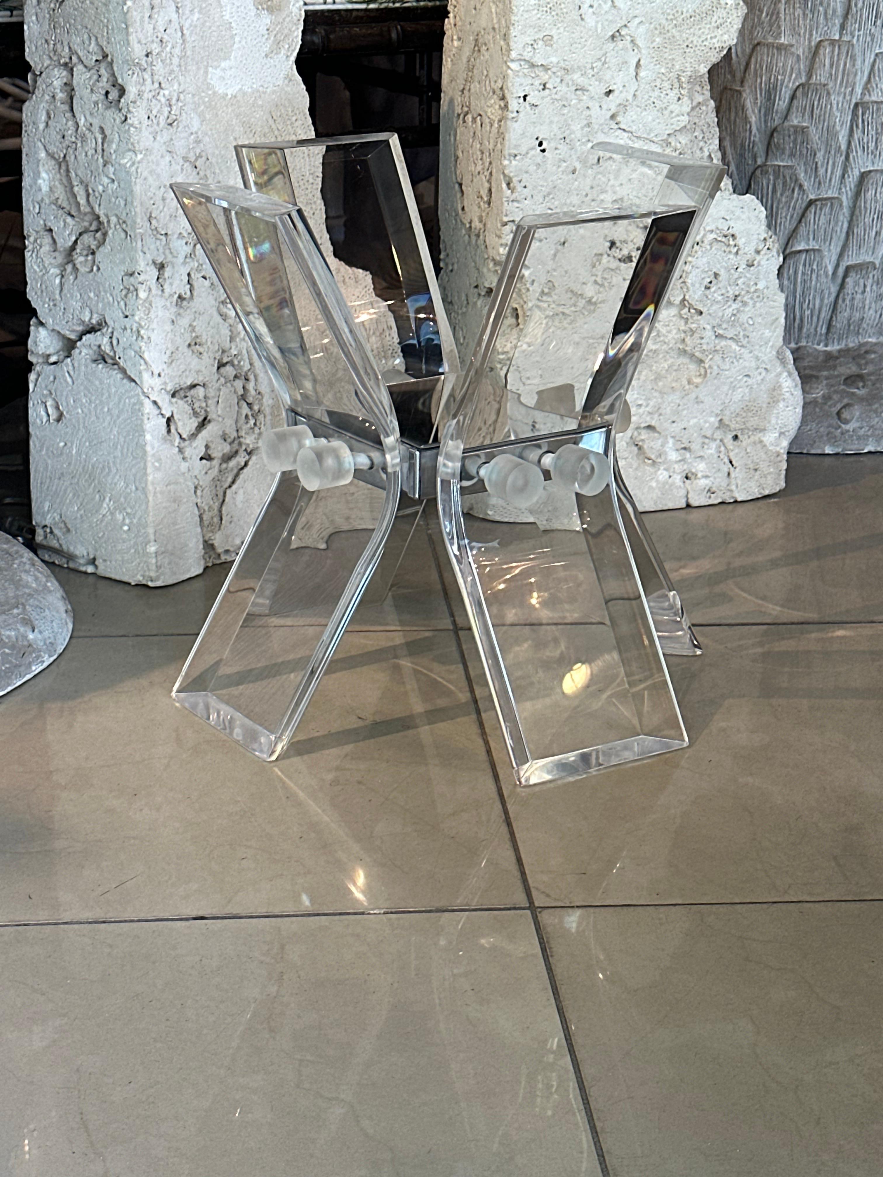 Américain Base de table basse cocktail moderne de Palm Beach en lucite avec miroir évasé en vente