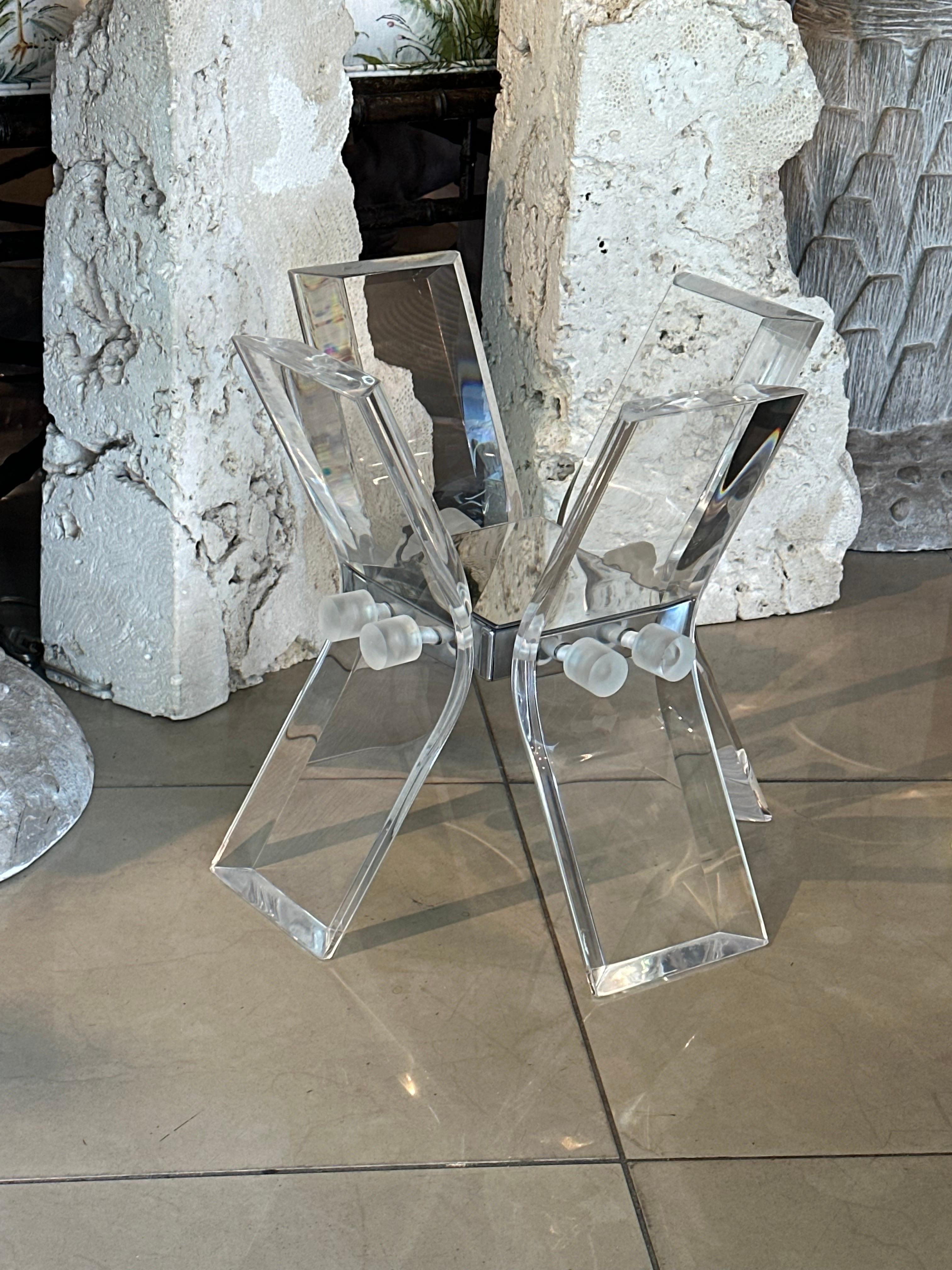 Fin du 20e siècle Base de table basse cocktail moderne de Palm Beach en lucite avec miroir évasé en vente