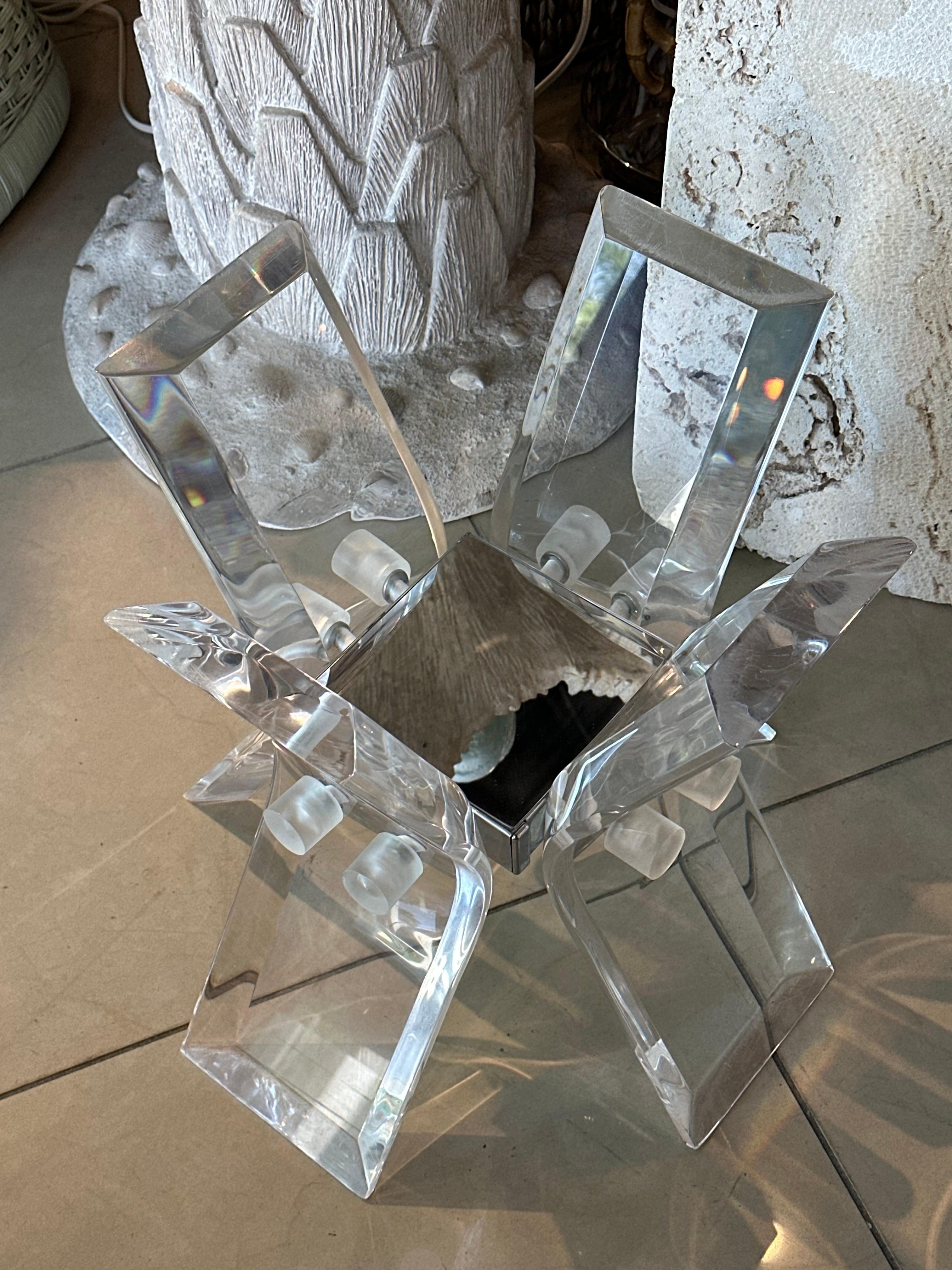Base de table basse cocktail moderne de Palm Beach en lucite avec miroir évasé en vente 1