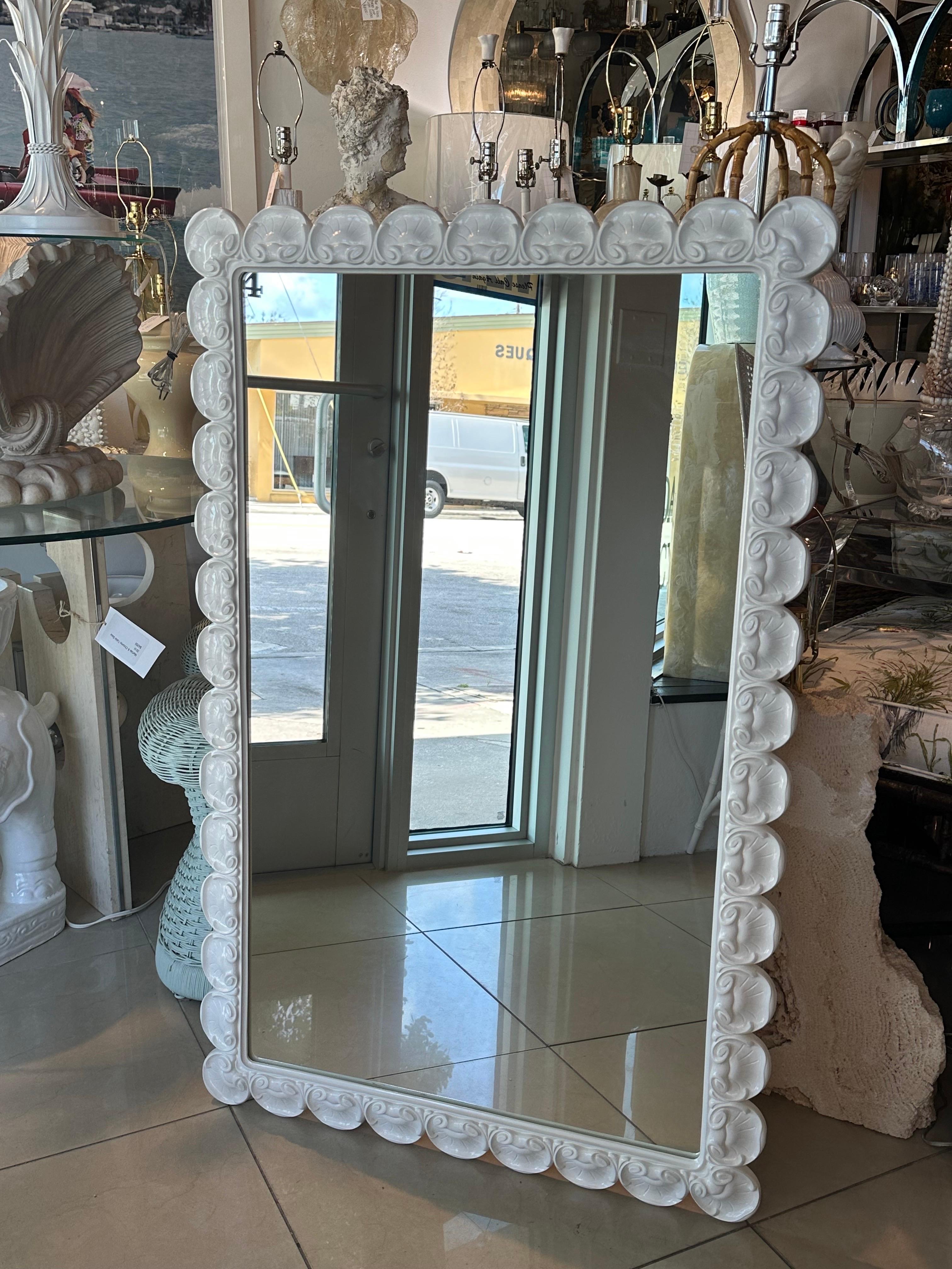 Vintage Palm Beach Newly Lacquered White Scalloped Sea Shell Wall Mirror im Angebot 4