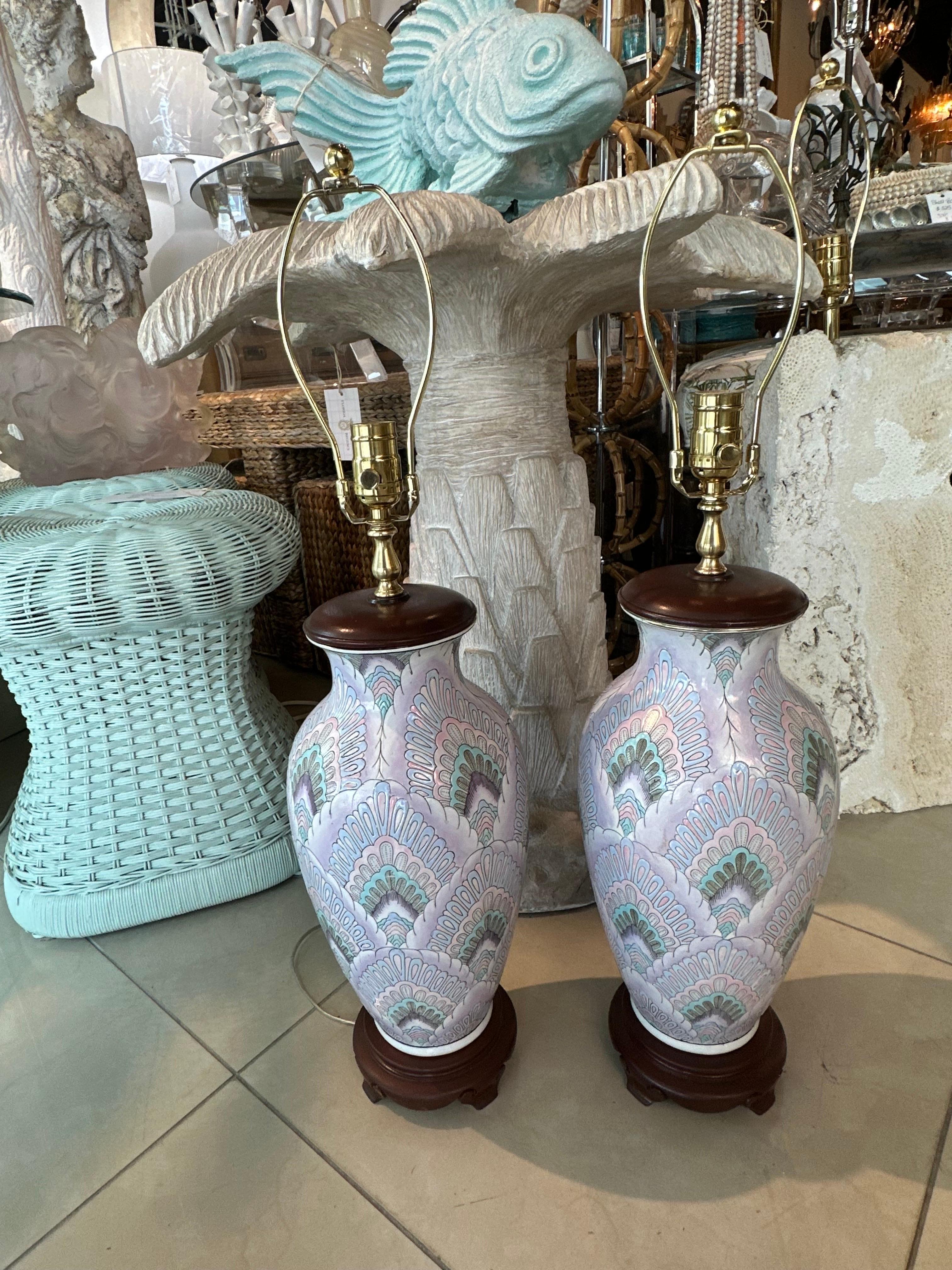 Paar Vintage-Tischlampen aus Chinoiserie-Keramik in Palm Beach, rosa, neu verdrahtet, Vintage im Zustand „Gut“ im Angebot in West Palm Beach, FL