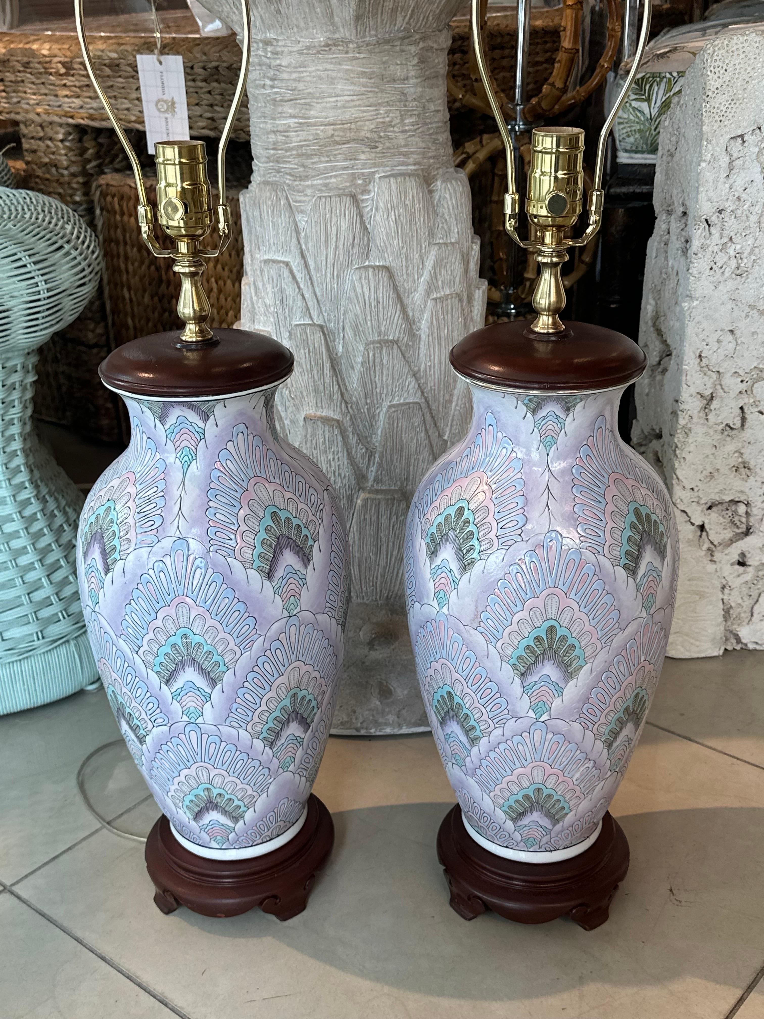 Paar Vintage-Tischlampen aus Chinoiserie-Keramik in Palm Beach, rosa, neu verdrahtet, Vintage im Angebot 4
