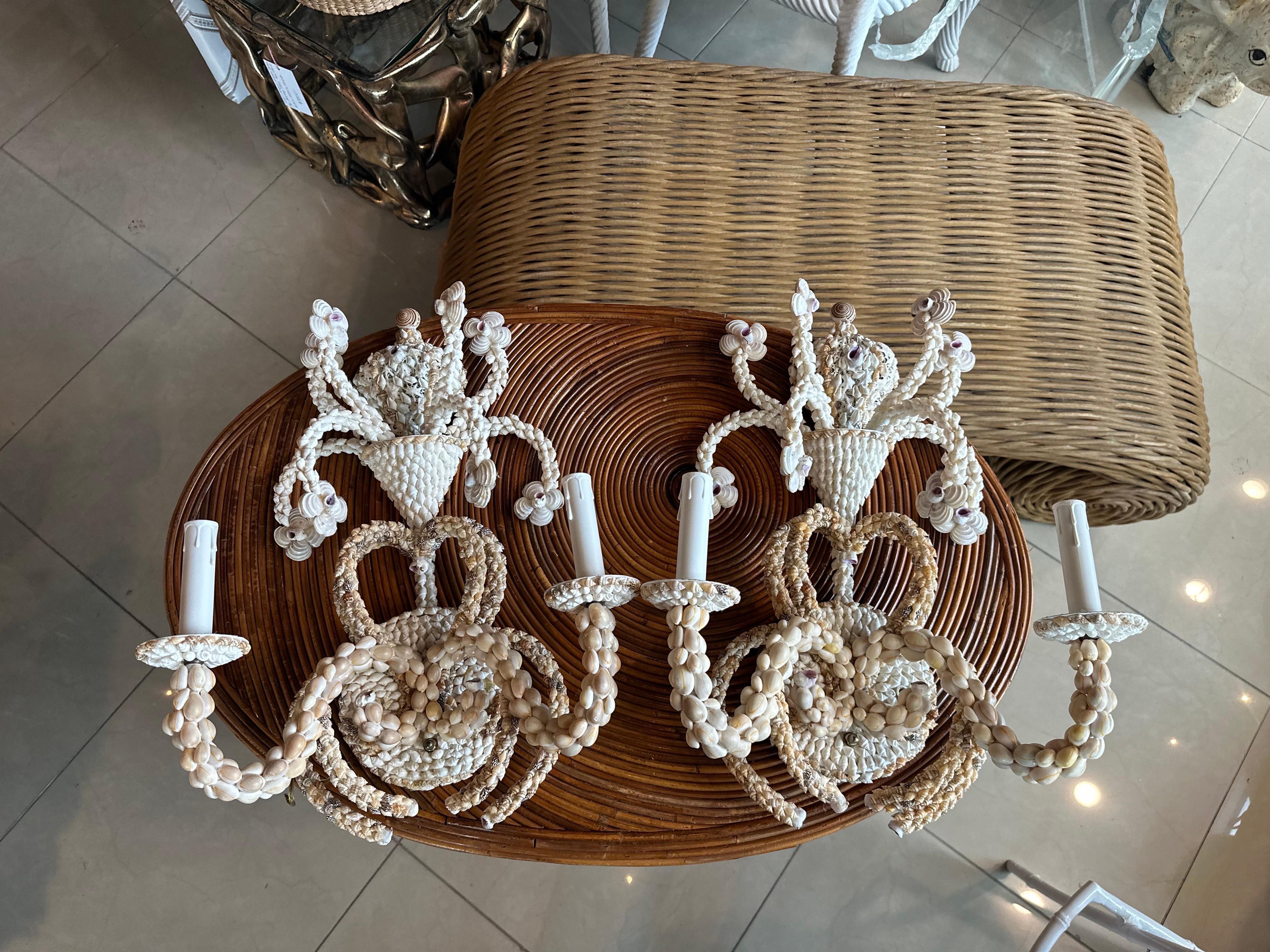 Vintage Palm Beach Pair of Seashell Shell Encrusted Sconce Wall Lights In Good Condition For Sale In West Palm Beach, FL
