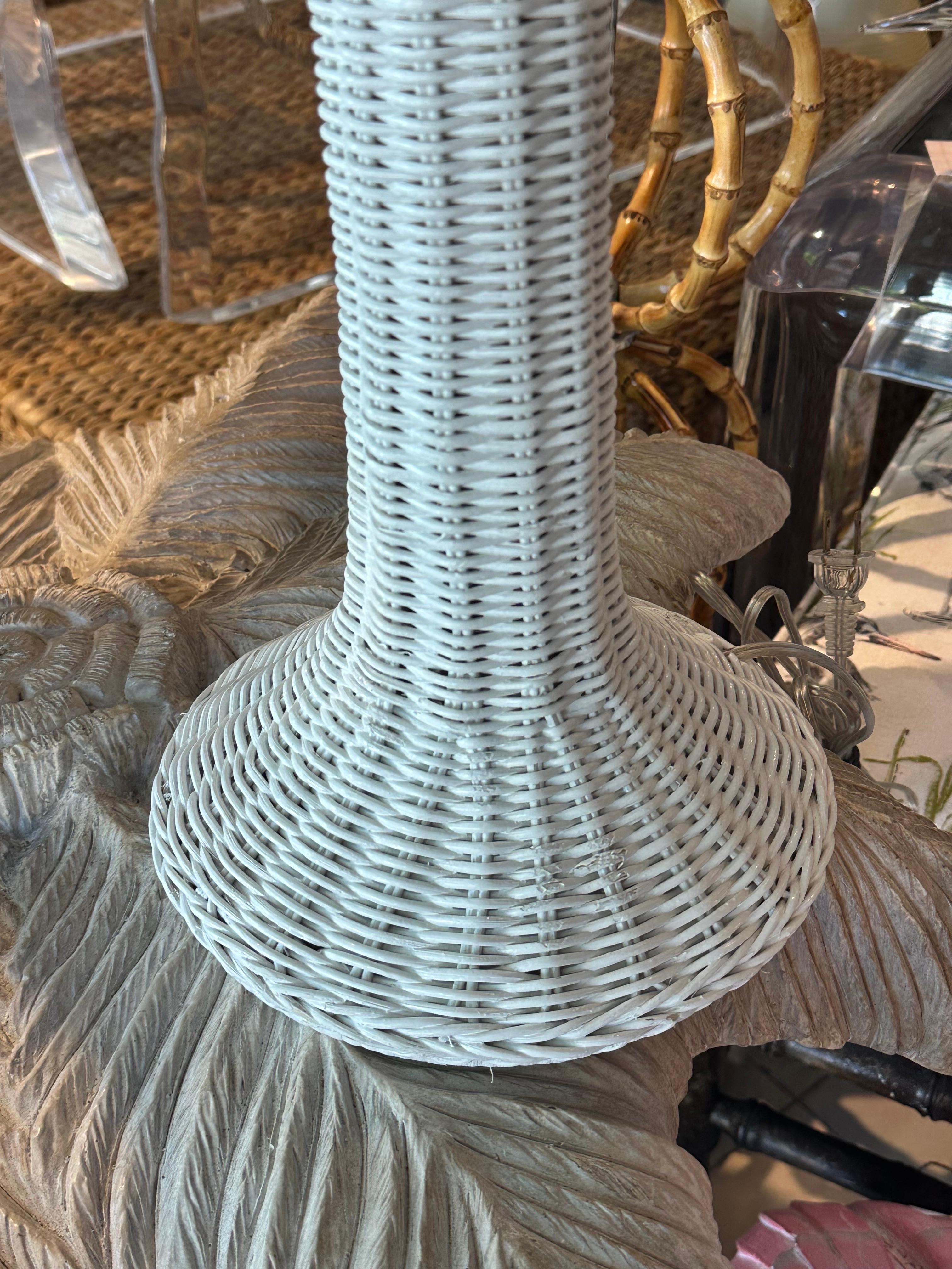 Vintage Palm Beach Pair White Wicker Scalloped Table Lamps Shades Newly Wired  In Good Condition For Sale In West Palm Beach, FL