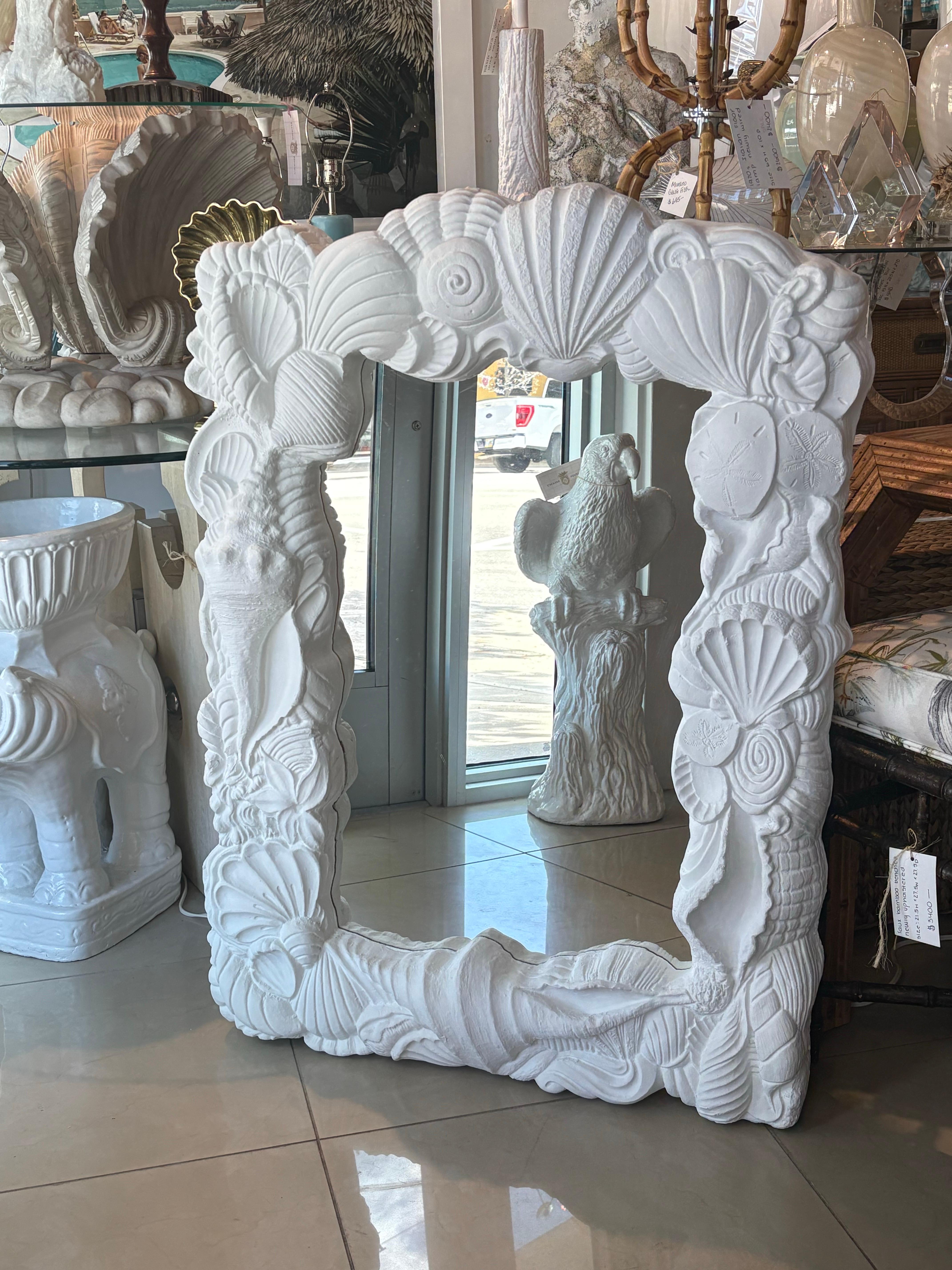 Specchio da parete Palm Beach Vintage in gesso con conchiglia appena laccata Flat White in vendita 4