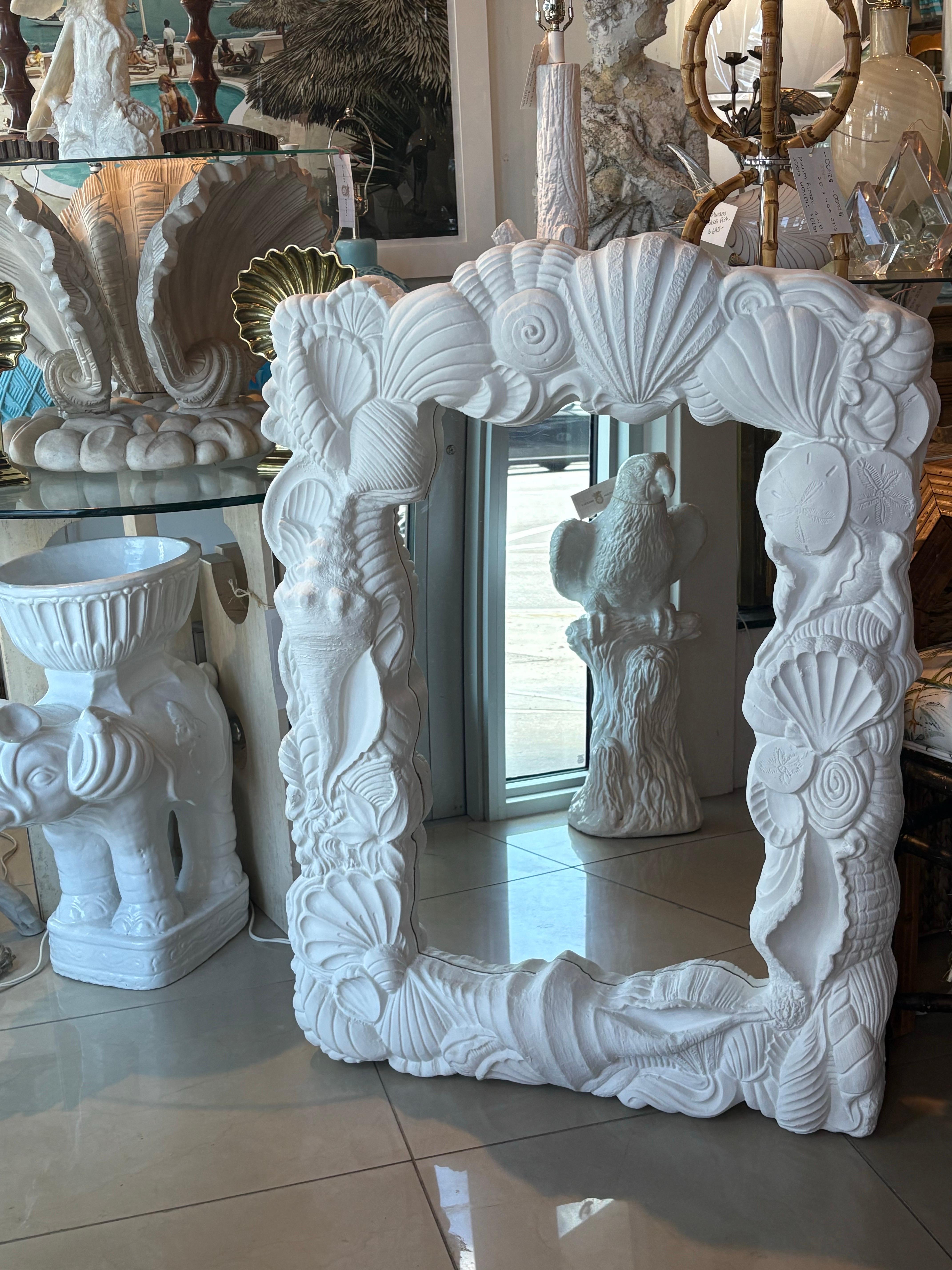 Specchio da parete Palm Beach Vintage in gesso con conchiglia appena laccata Flat White in vendita 7