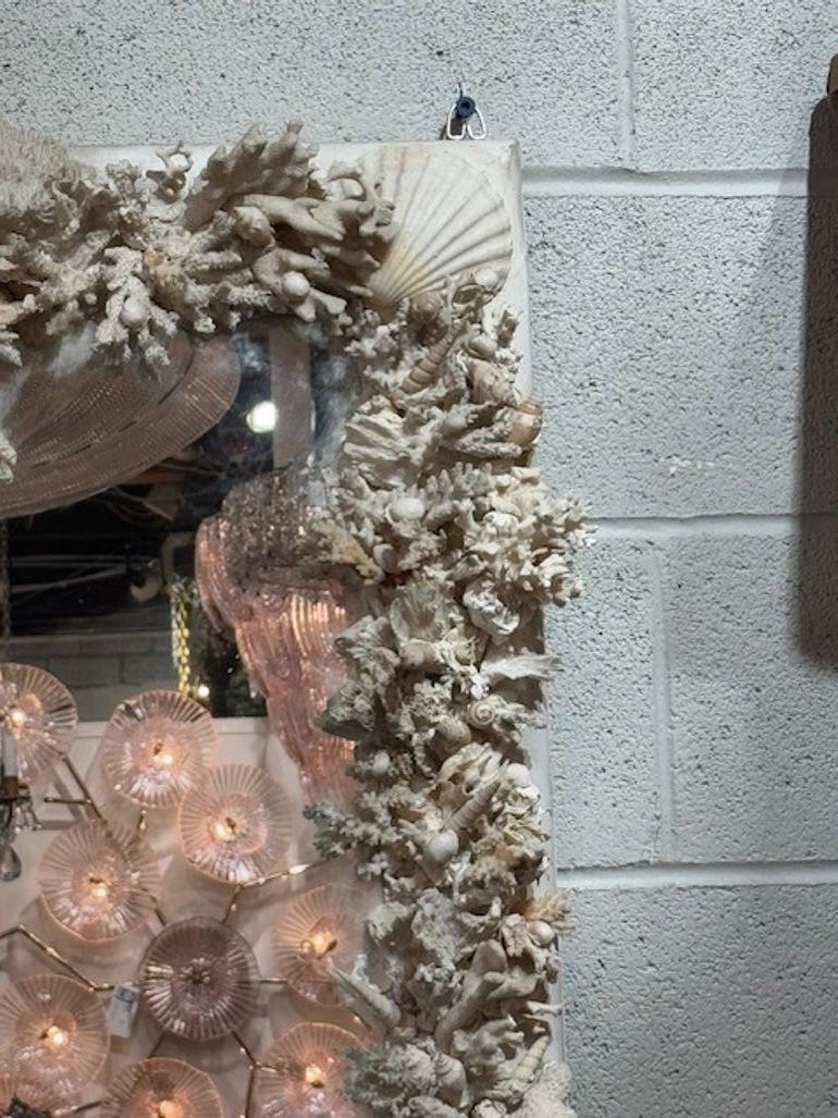Américain Vieux miroir coquillage de Palm Beach en vente