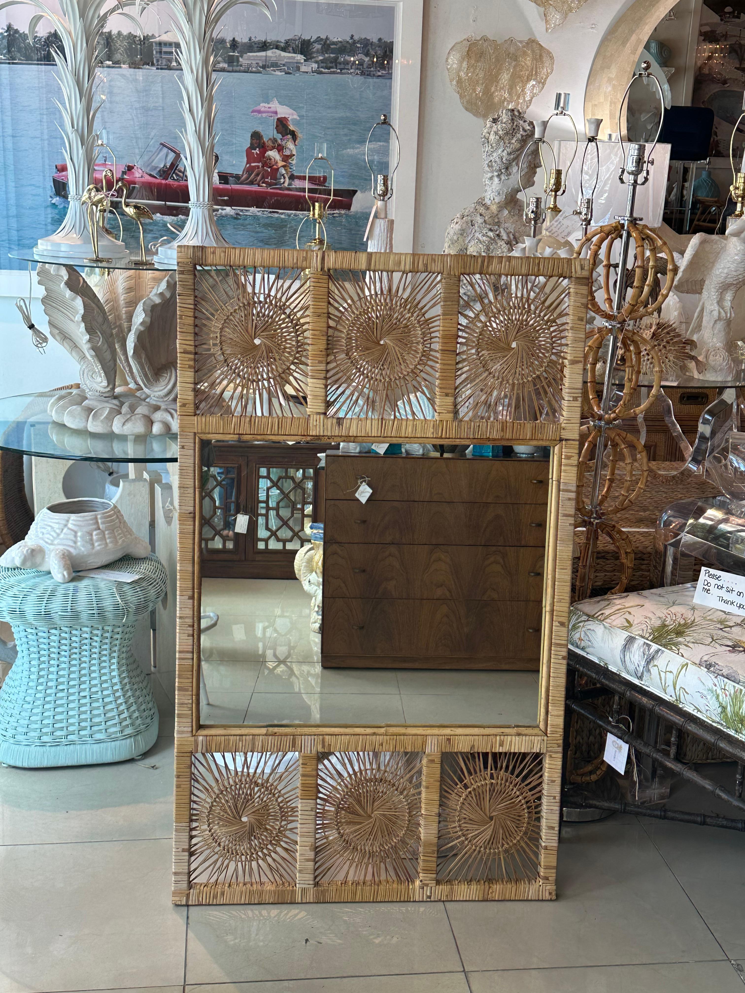 Americano Specchio da parete Palm Beach Vintage in vimini intrecciato e rattan a raggiera in vendita